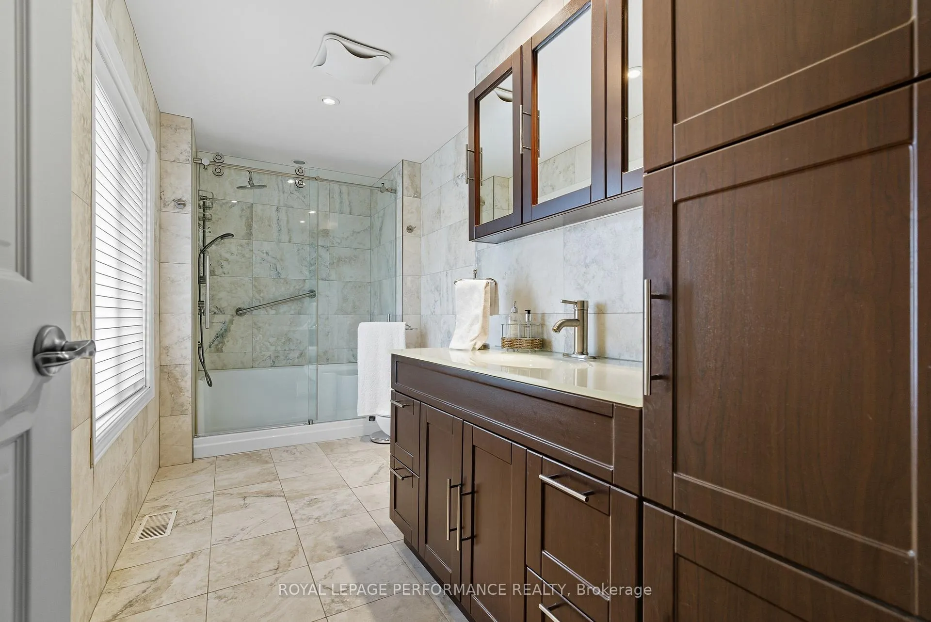Photo 21 of 2463 Orient Park Drive, Ottawa, Blackburn Hamlet (South) — HOMEH