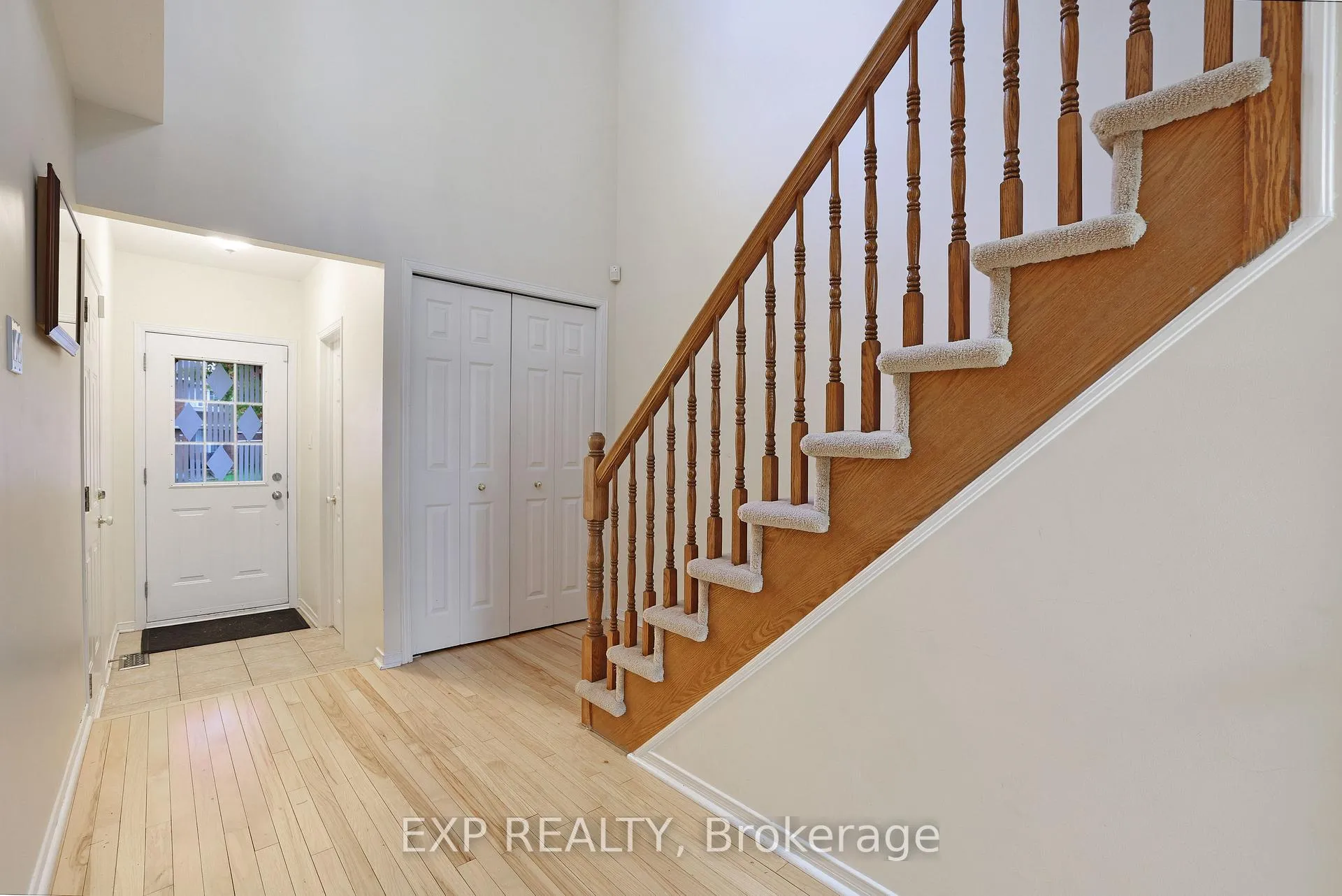 Photo 2 of 19 Wittingham Drive, Ottawa, Barrhaven East — HOMEH