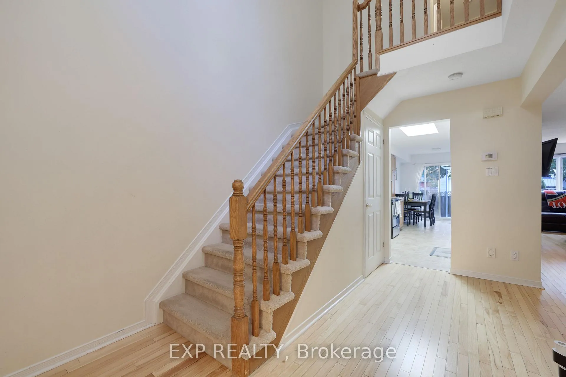 Photo 3 of 19 Wittingham Drive, Ottawa, Barrhaven East — HOMEH