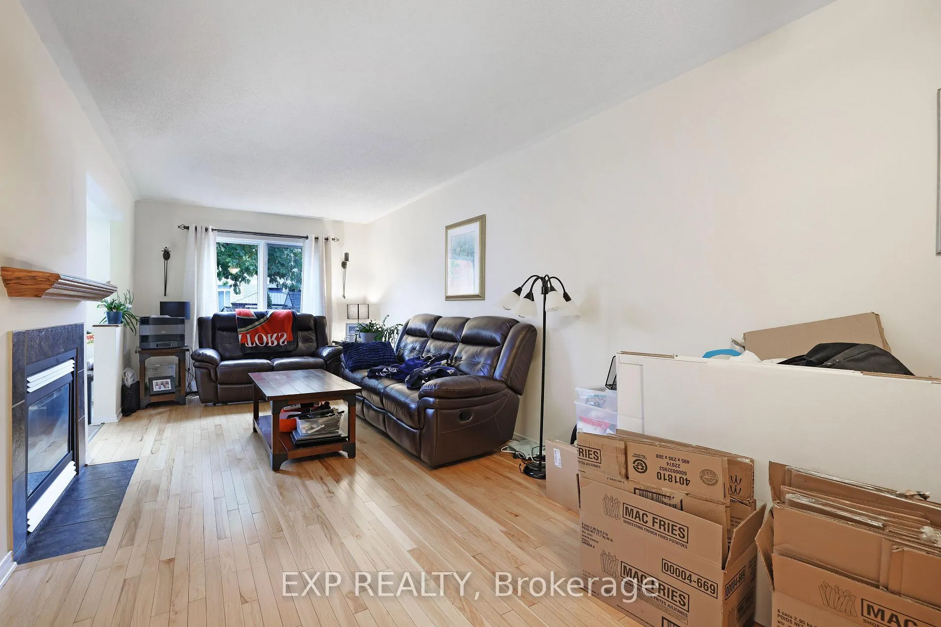 Photo 4 of 19 Wittingham Drive, Ottawa, Barrhaven East — HOMEH