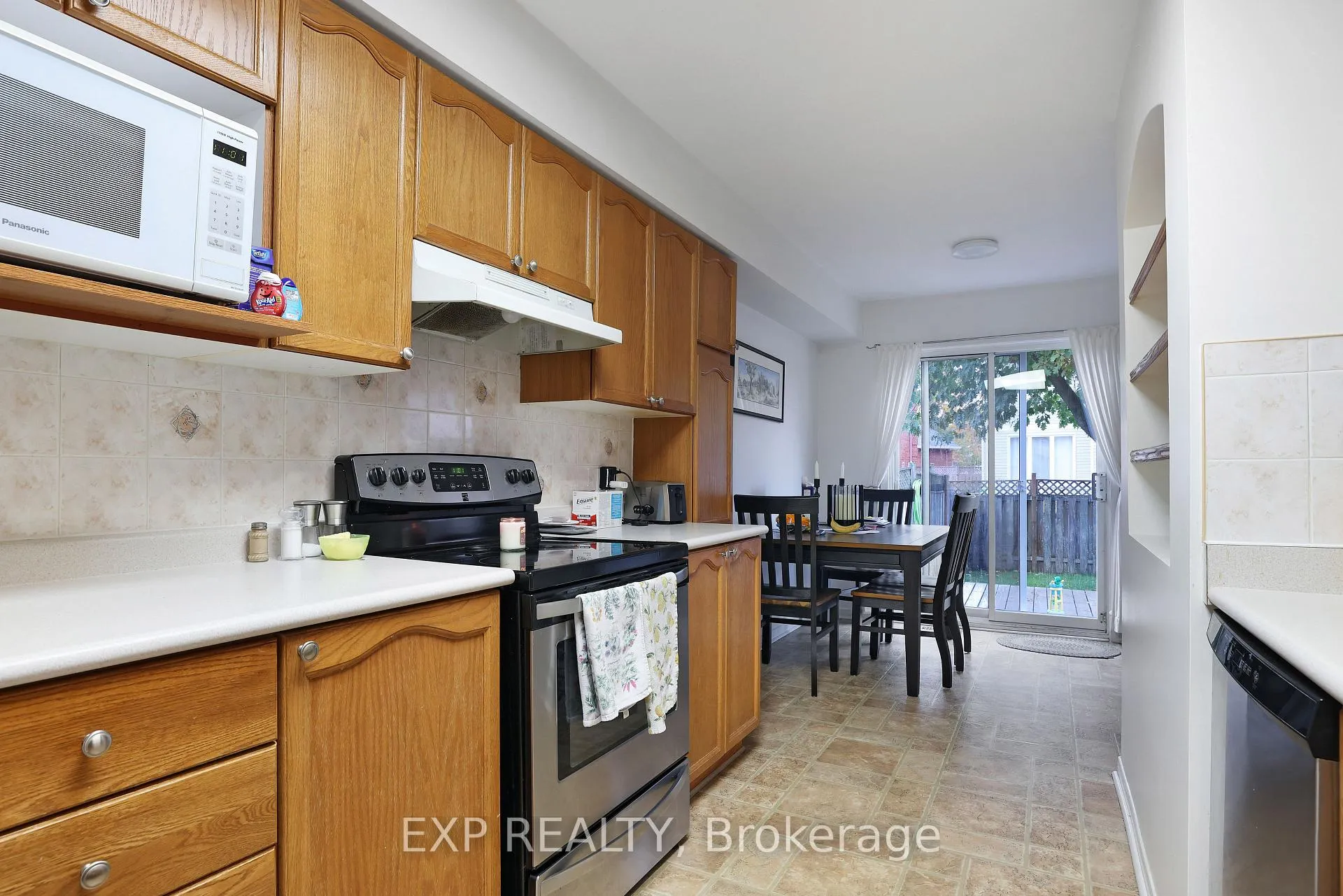 Photo 6 of 19 Wittingham Drive, Ottawa, Barrhaven East — HOMEH