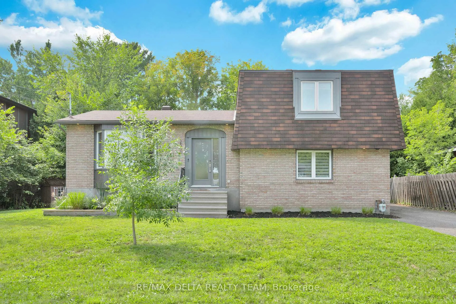 Front of 2556 Gravelle Crescent