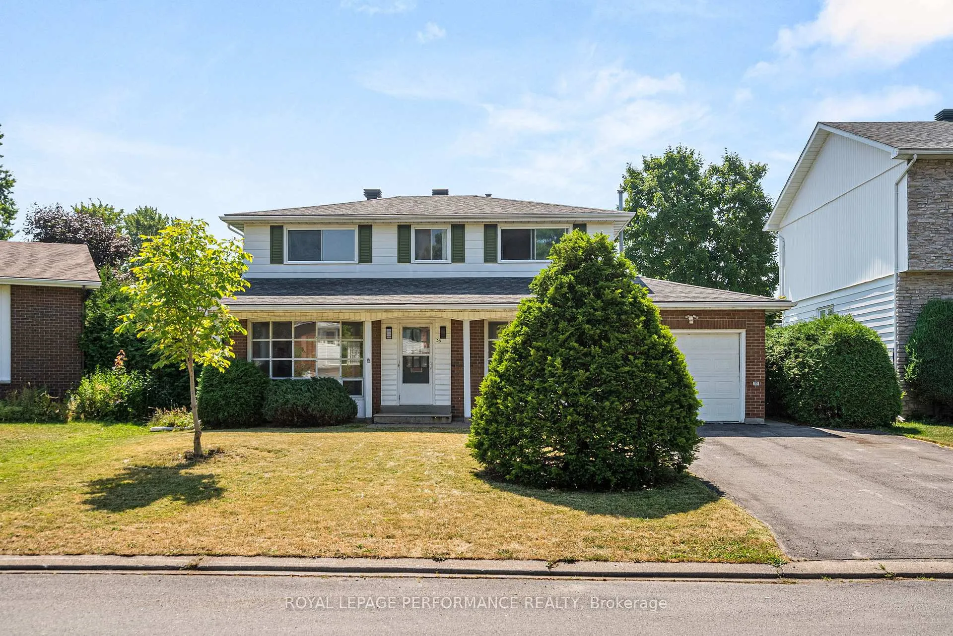Front of 33 Woodview Crescent