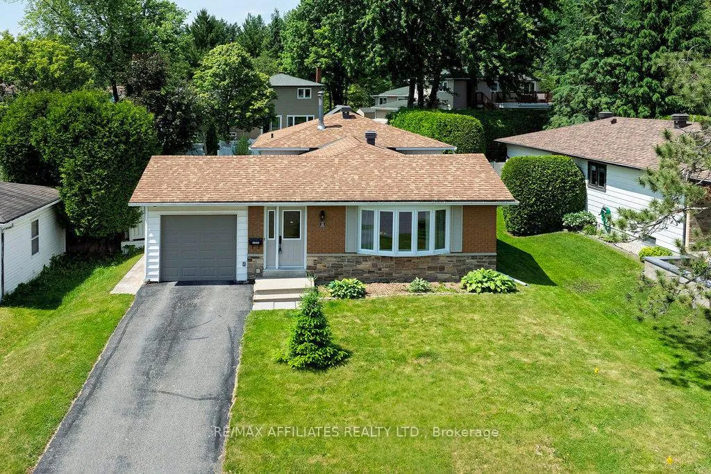 Photo 8 of 22 Red Maple Crescent, Ottawa, Blackburn Hamlet — HOMEH