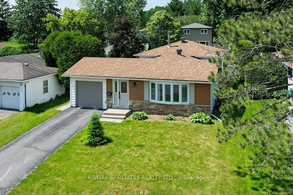Photo 11 of 22 Red Maple Crescent, Ottawa, Blackburn Hamlet — HOMEH