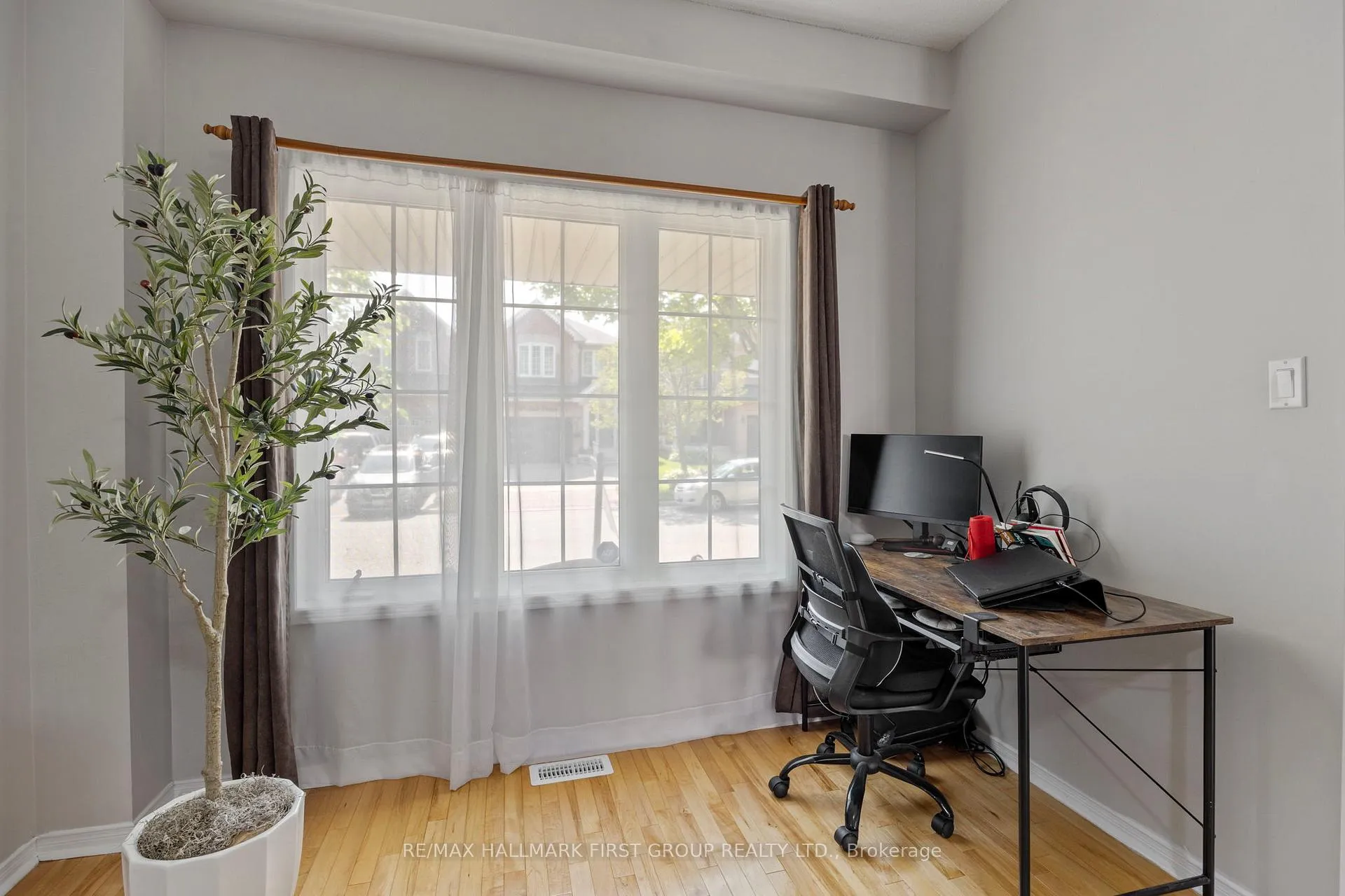 Photo 8 of 35 Salt Drive, Ajax, South East — HOMEH