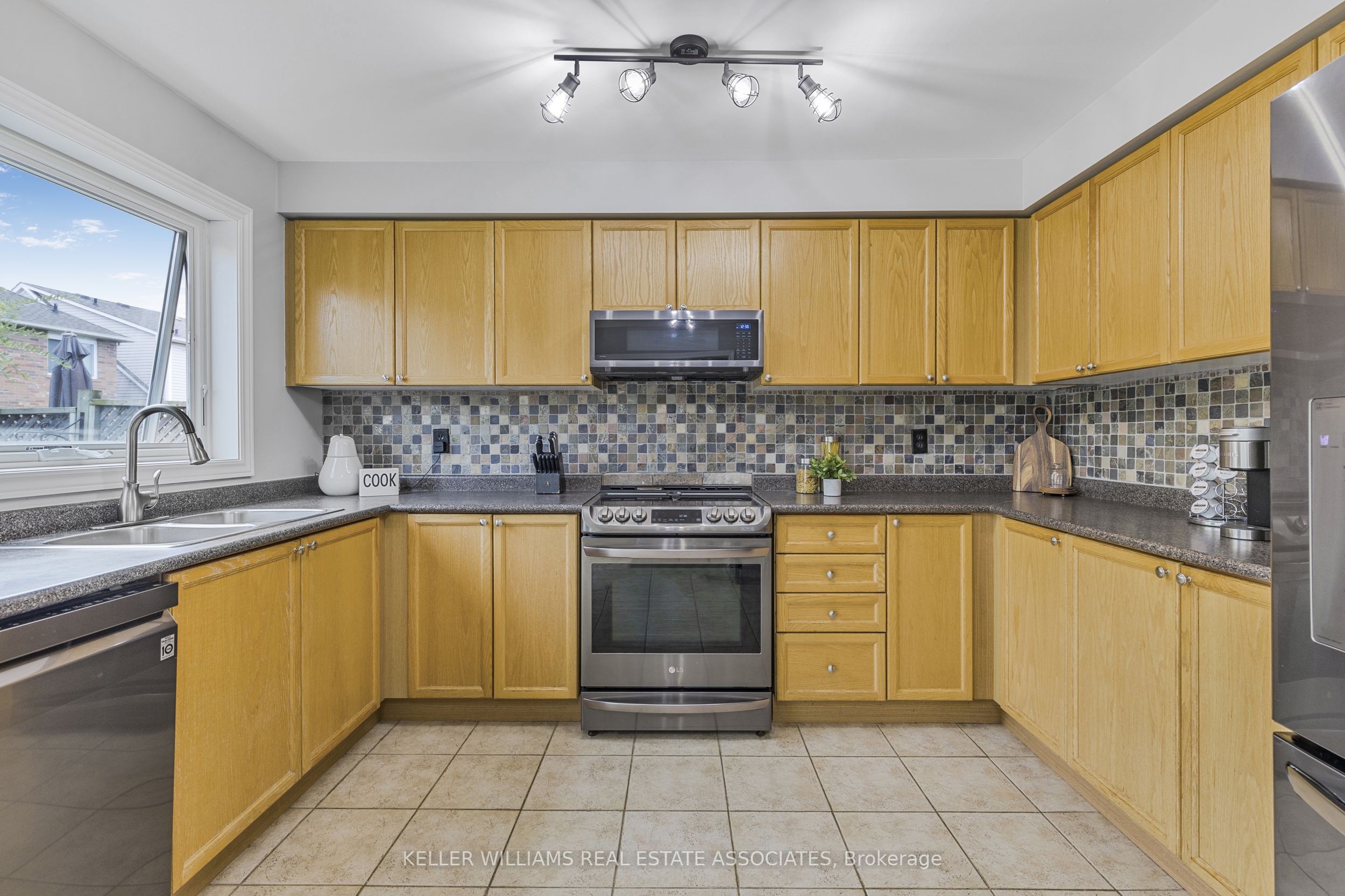 Photo 32 of 1606 Waldie Avenue, Milton, Clarke — HOMEH