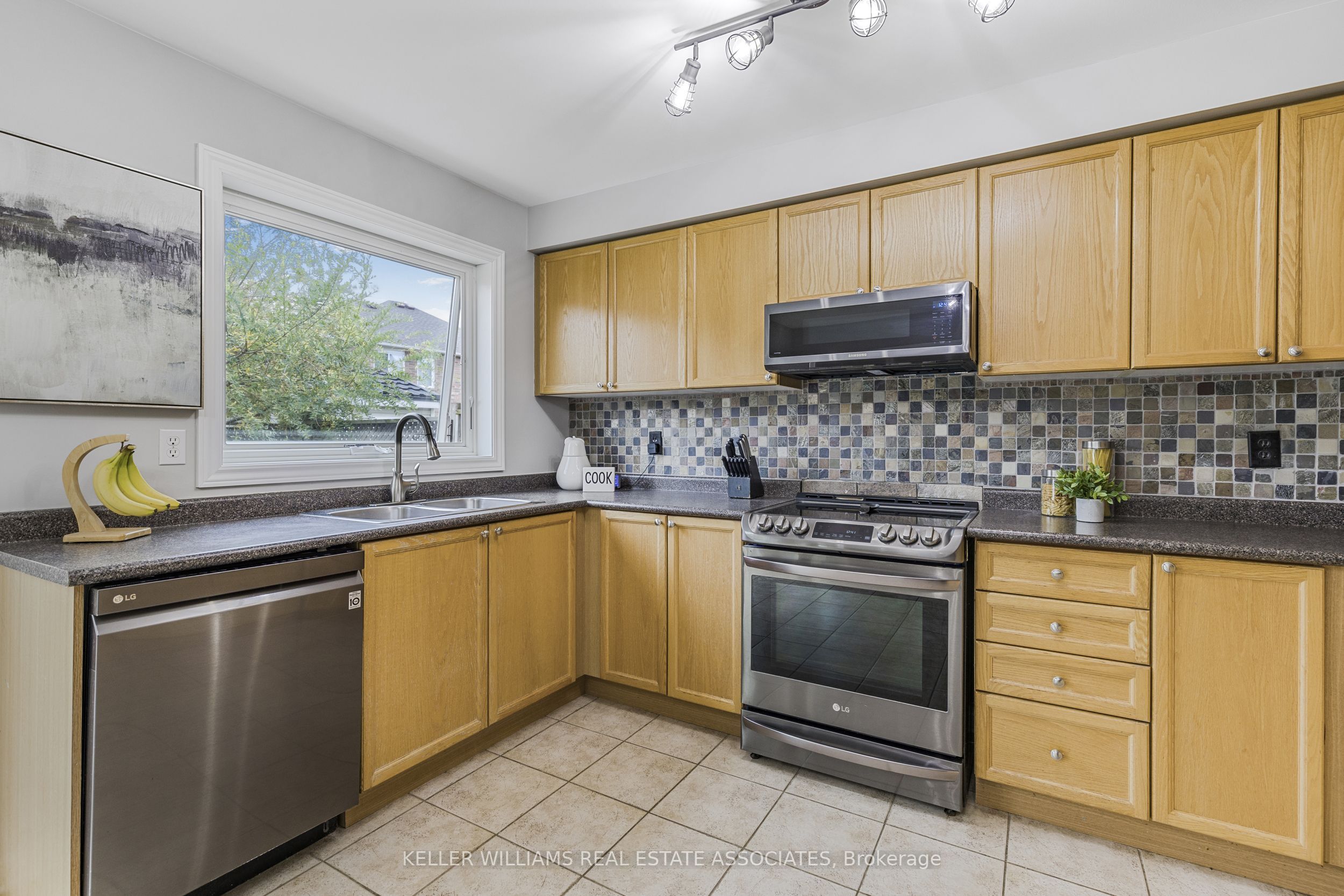 Photo 33 of 1606 Waldie Avenue, Milton, Clarke — HOMEH