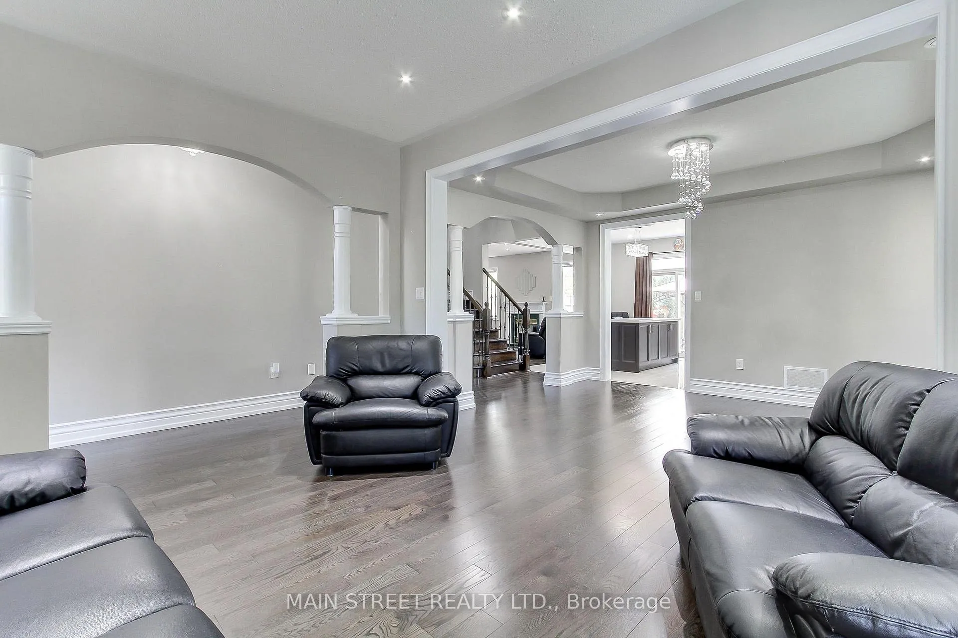 Photo 5 of 30 Conover Avenue, Aurora, Bayview Northeast — HOMEH