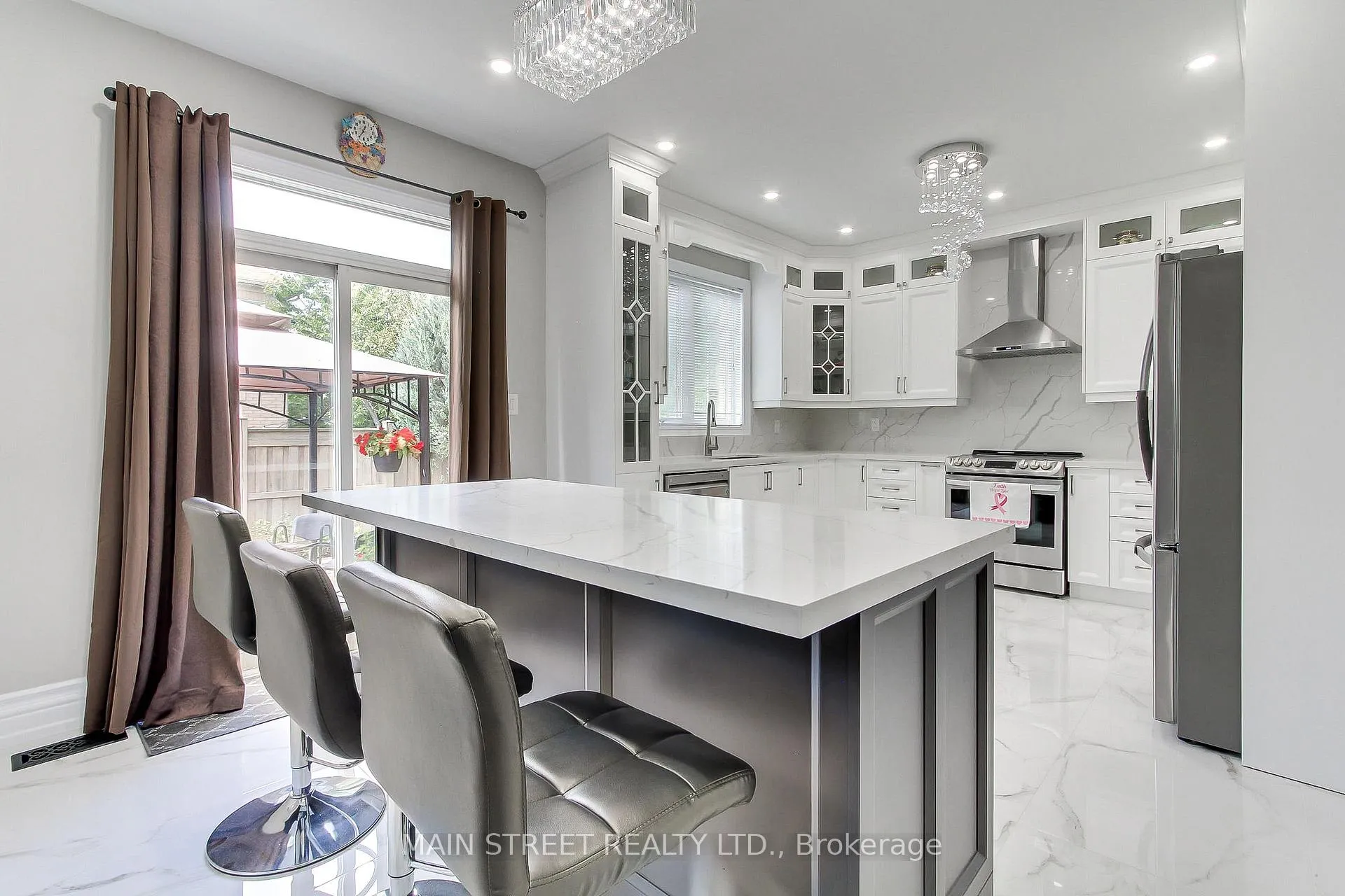 Photo 8 of 30 Conover Avenue, Aurora, Bayview Northeast — HOMEH
