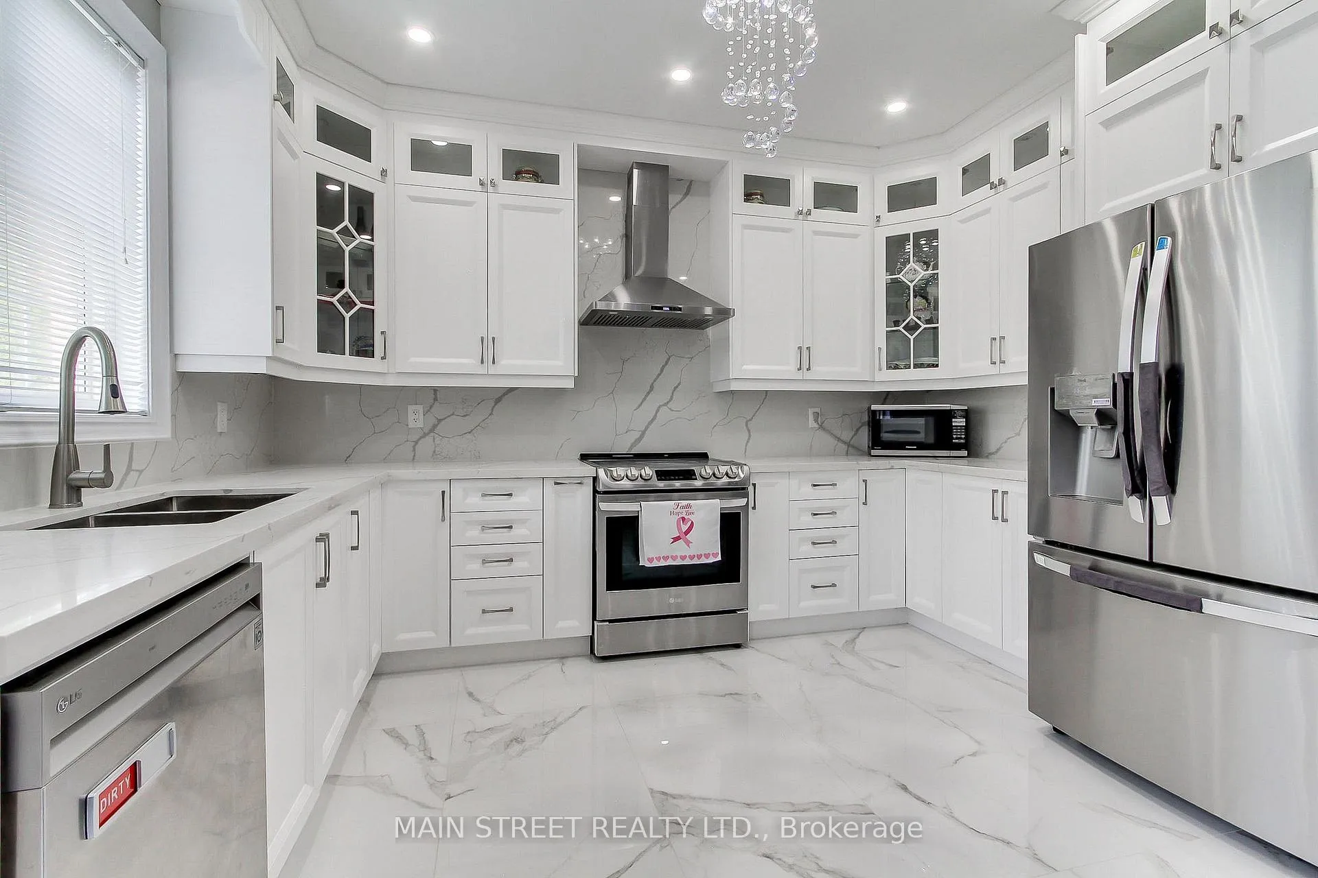 Photo 10 of 30 Conover Avenue, Aurora, Bayview Northeast — HOMEH