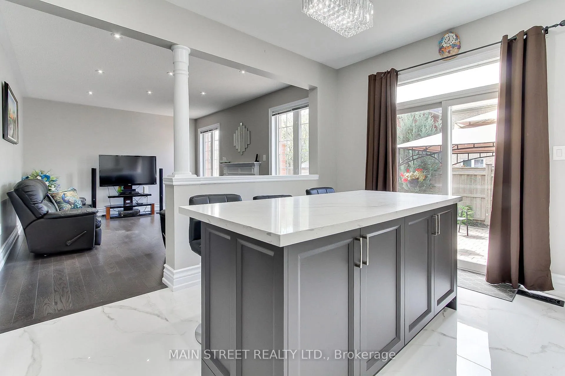 Photo 12 of 30 Conover Avenue, Aurora, Bayview Northeast — HOMEH