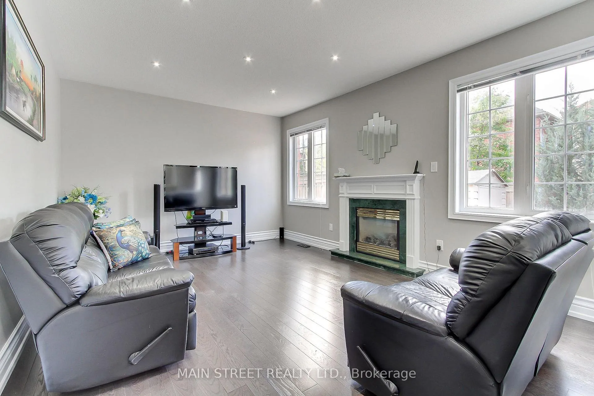 Photo 13 of 30 Conover Avenue, Aurora, Bayview Northeast — HOMEH