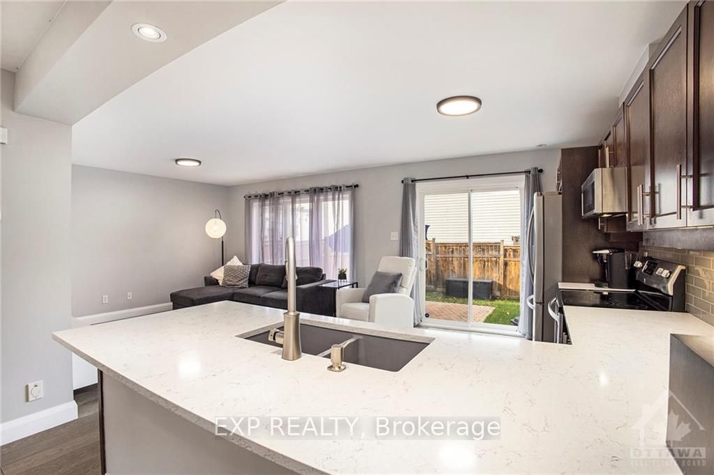 Photo 35 of 102 Par La Ville Circle, Ottawa, Stittsville (North) — HOMEH