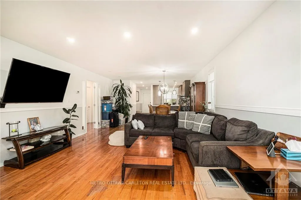 Photo 40 of 41 Red Maple Crescent, Ottawa, Blackburn Hamlet — HOMEH
