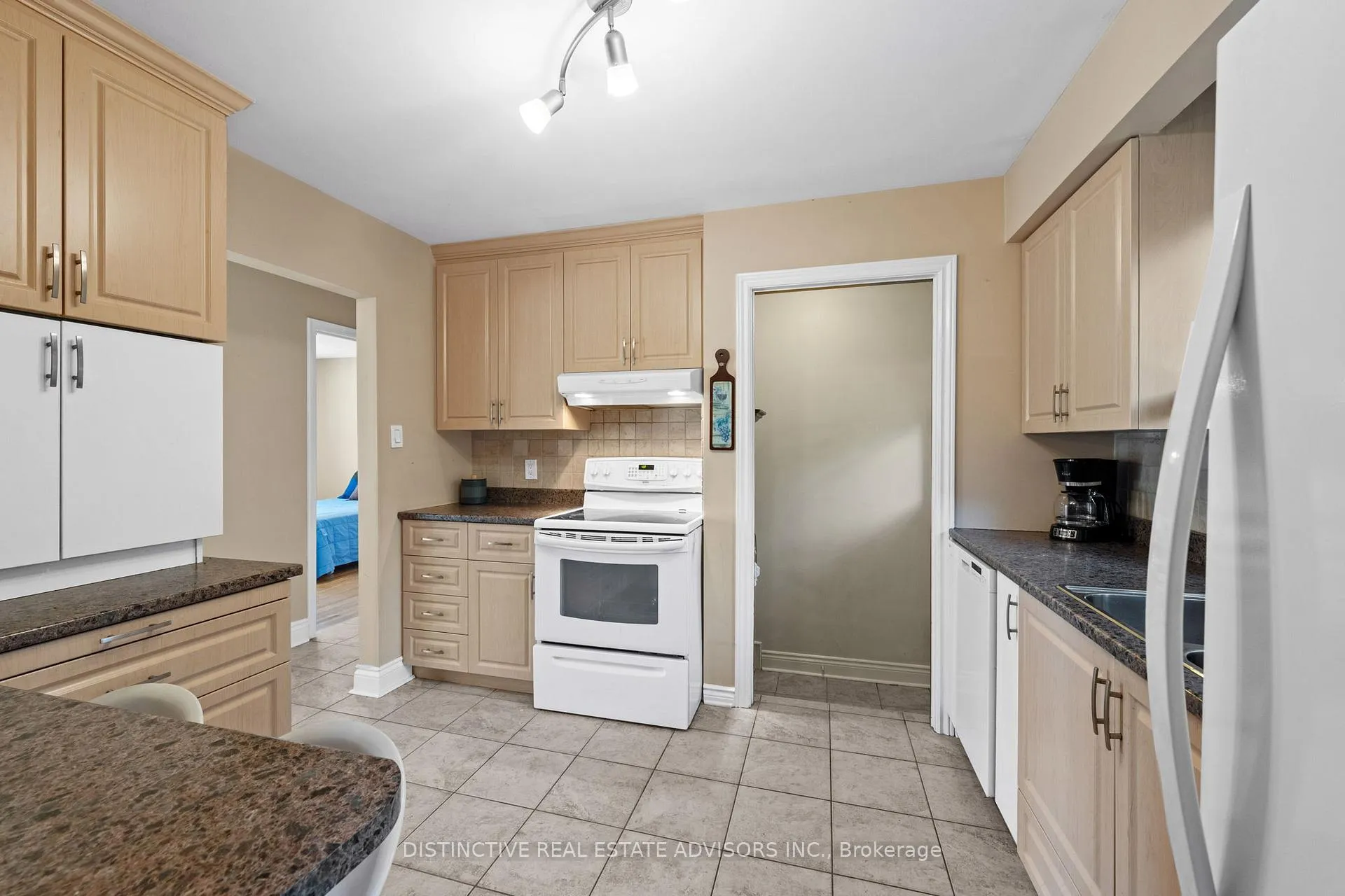 Photo 95 of 589 Noble Crescent, Ottawa, Riverside Park South — HOMEH