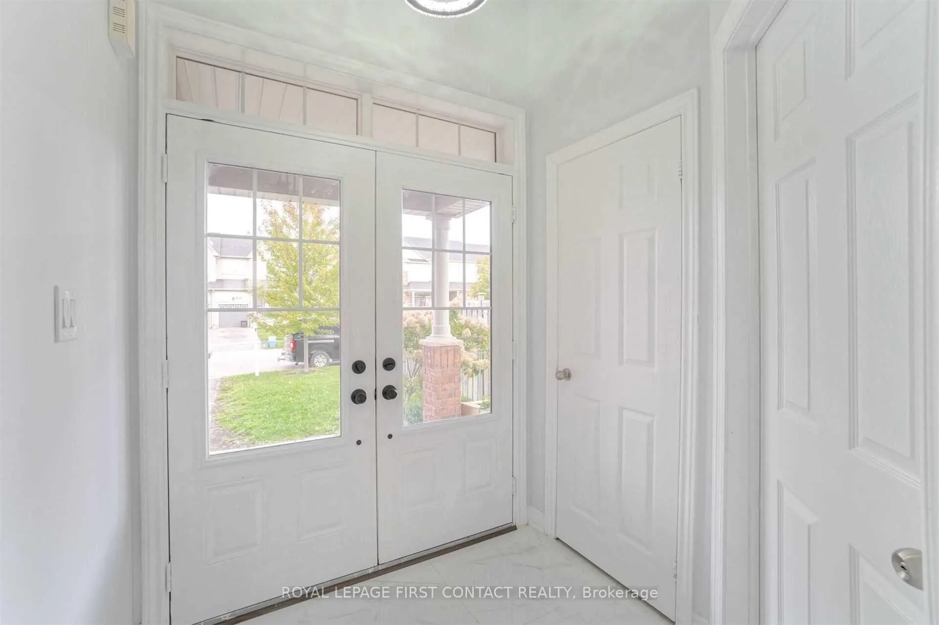 Photo 2 of 87 Pearcey Crescent, Barrie, Bayfield — HOMEH