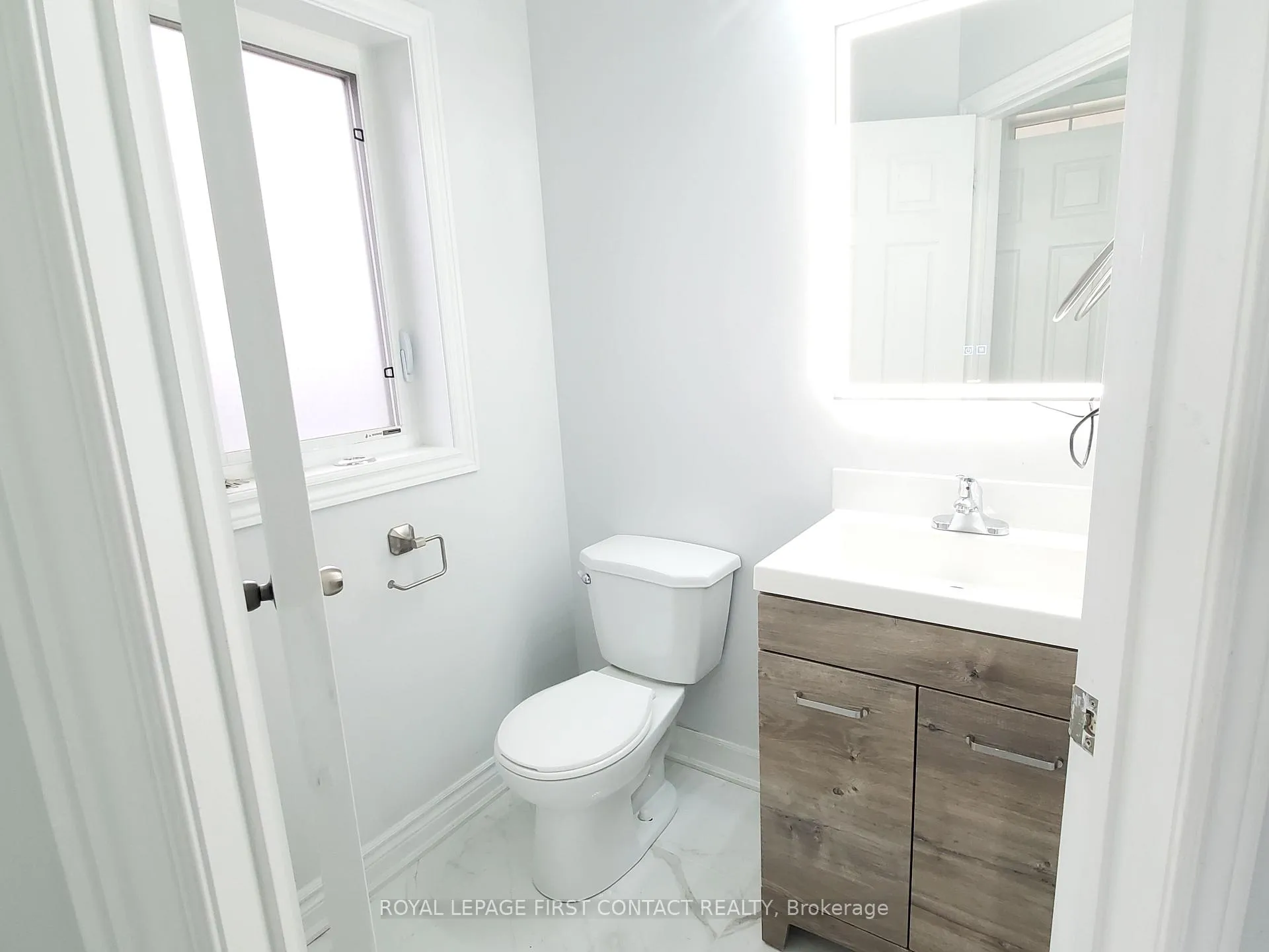 Photo 4 of 87 Pearcey Crescent, Barrie, Bayfield — HOMEH