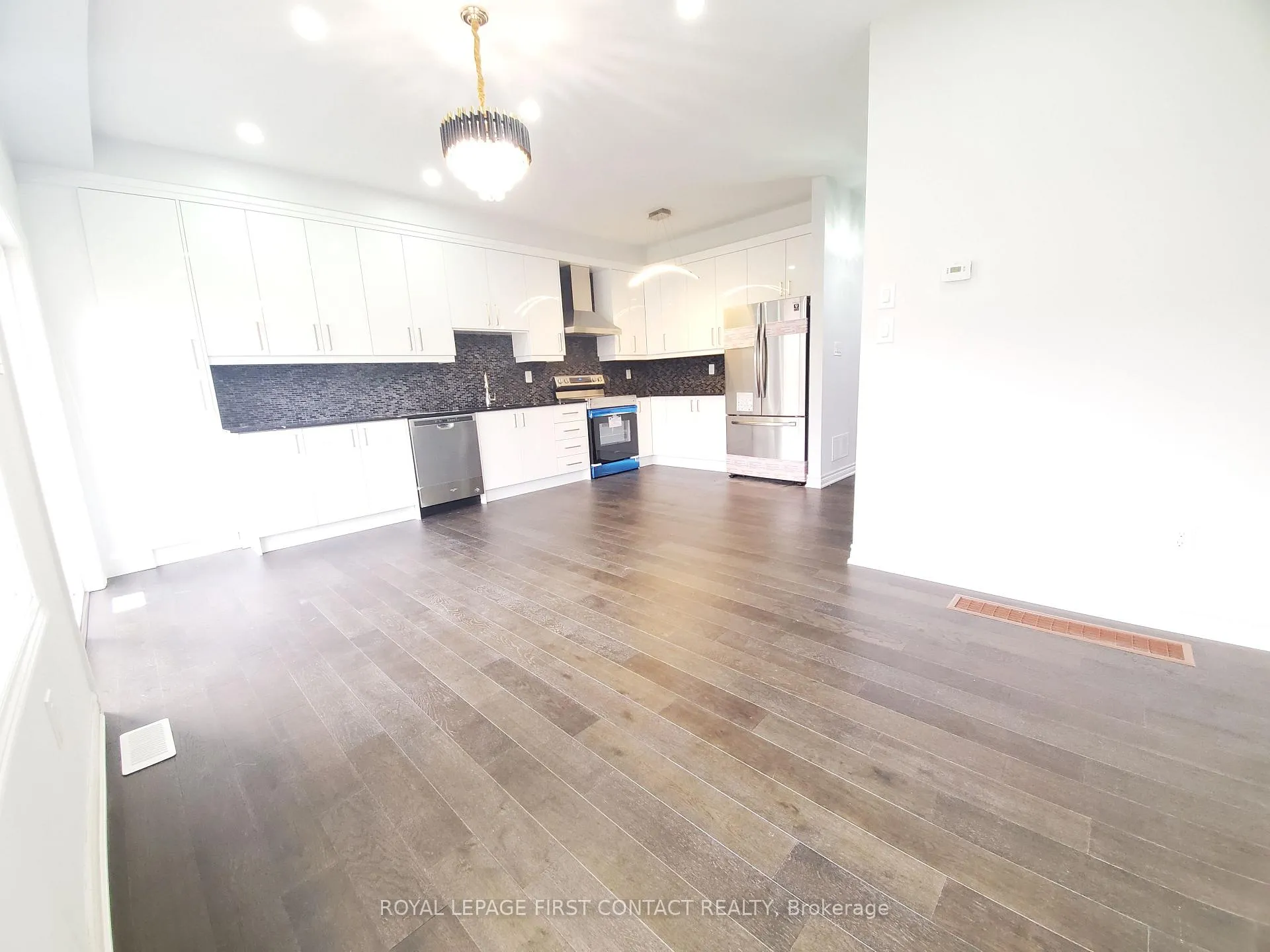 Photo 7 of 87 Pearcey Crescent, Barrie, Bayfield — HOMEH