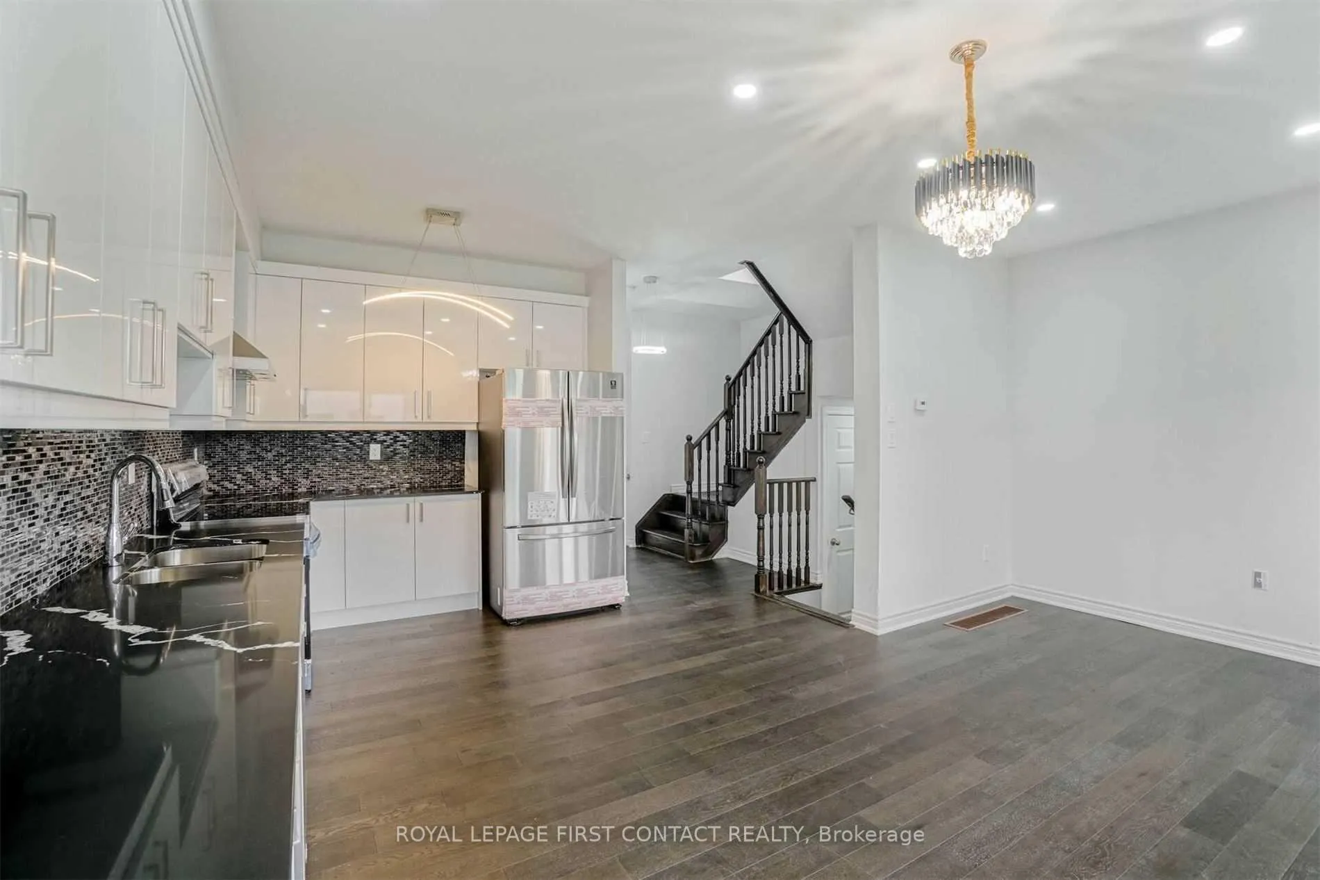 Photo 8 of 87 Pearcey Crescent, Barrie, Bayfield — HOMEH