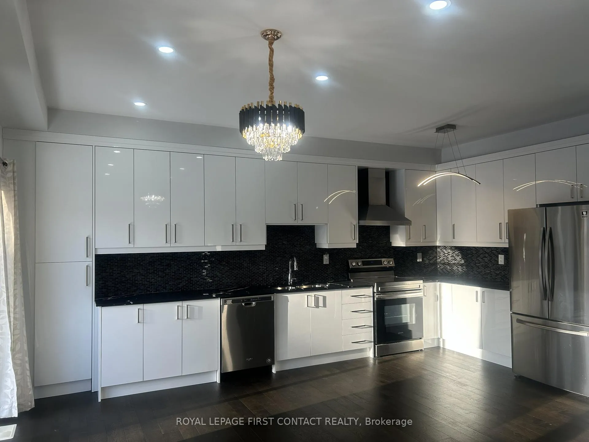 Photo 9 of 87 Pearcey Crescent, Barrie, Bayfield — HOMEH