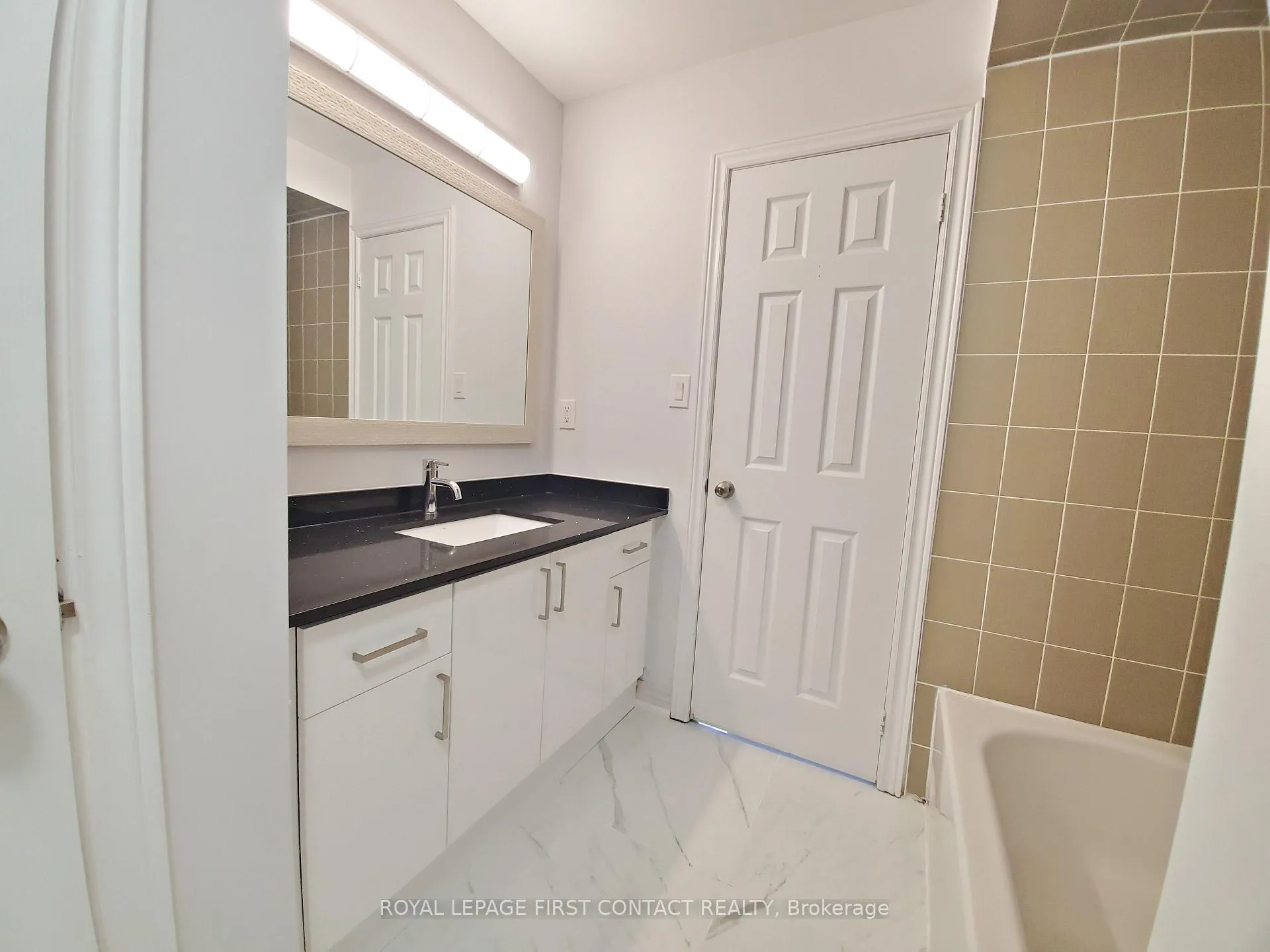 Photo 18 of 87 Pearcey Crescent, Barrie, Bayfield — HOMEH