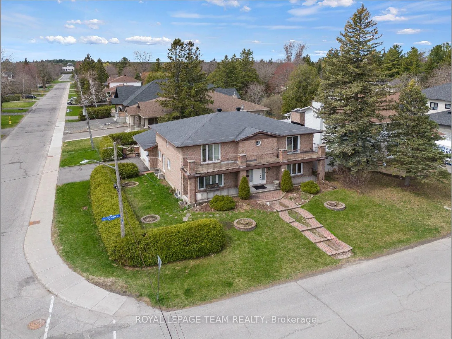 Photo 10 of 44 Sycamore Drive, Ottawa, Arbeatha Park — HOMEH