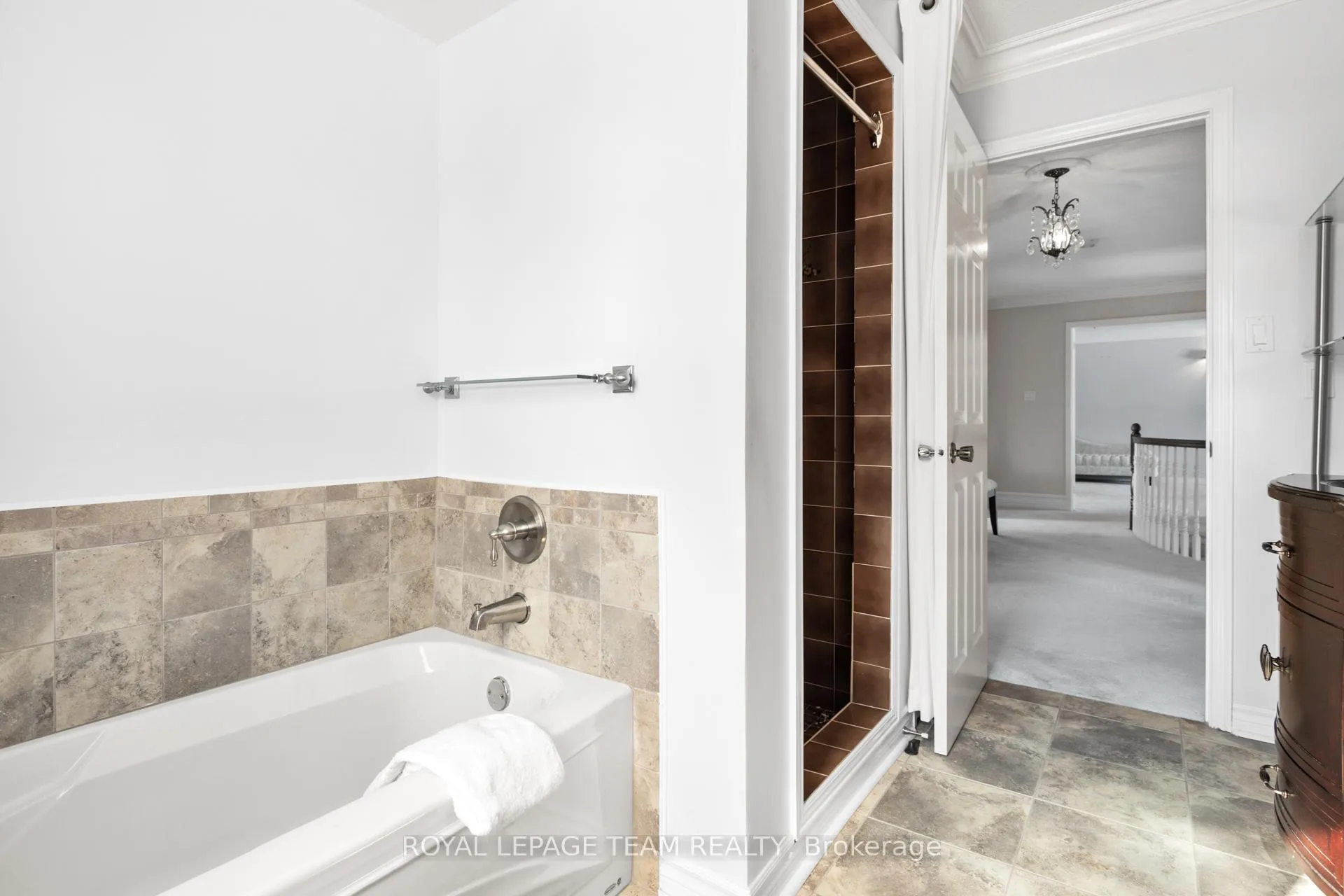 Photo 183 of 44 Sycamore Drive, Ottawa, Arbeatha Park — HOMEH