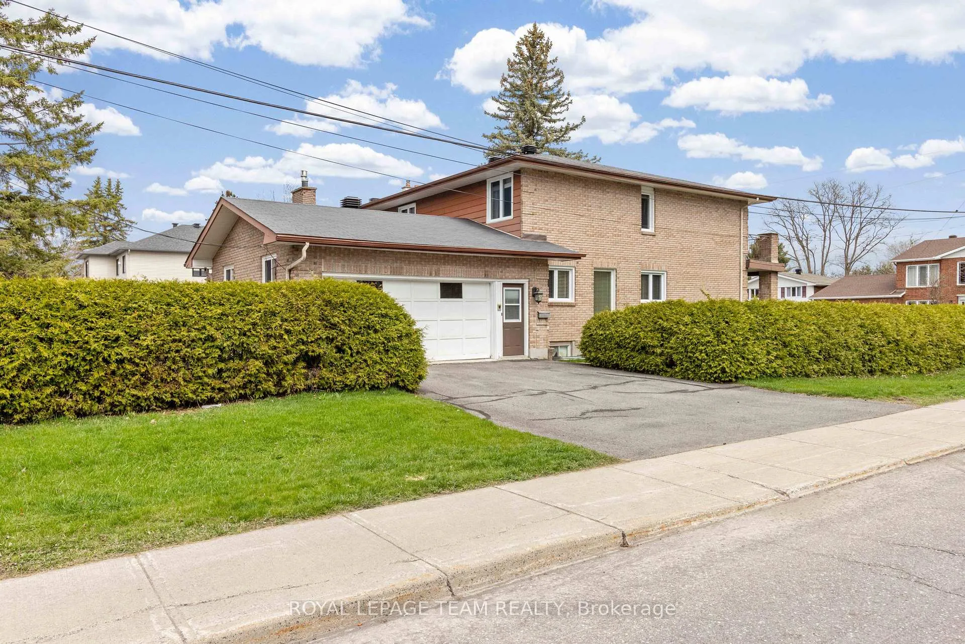 Photo 256 of 44 Sycamore Drive, Ottawa, Arbeatha Park — HOMEH