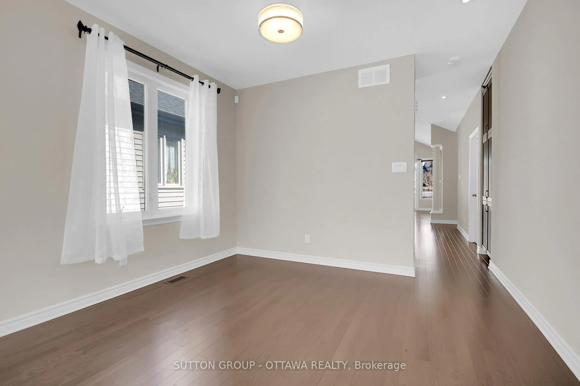 Photo 9 of 809 Carnelian Crescent, Ottawa, Riverside South/Gloucester Glen — HOMEH