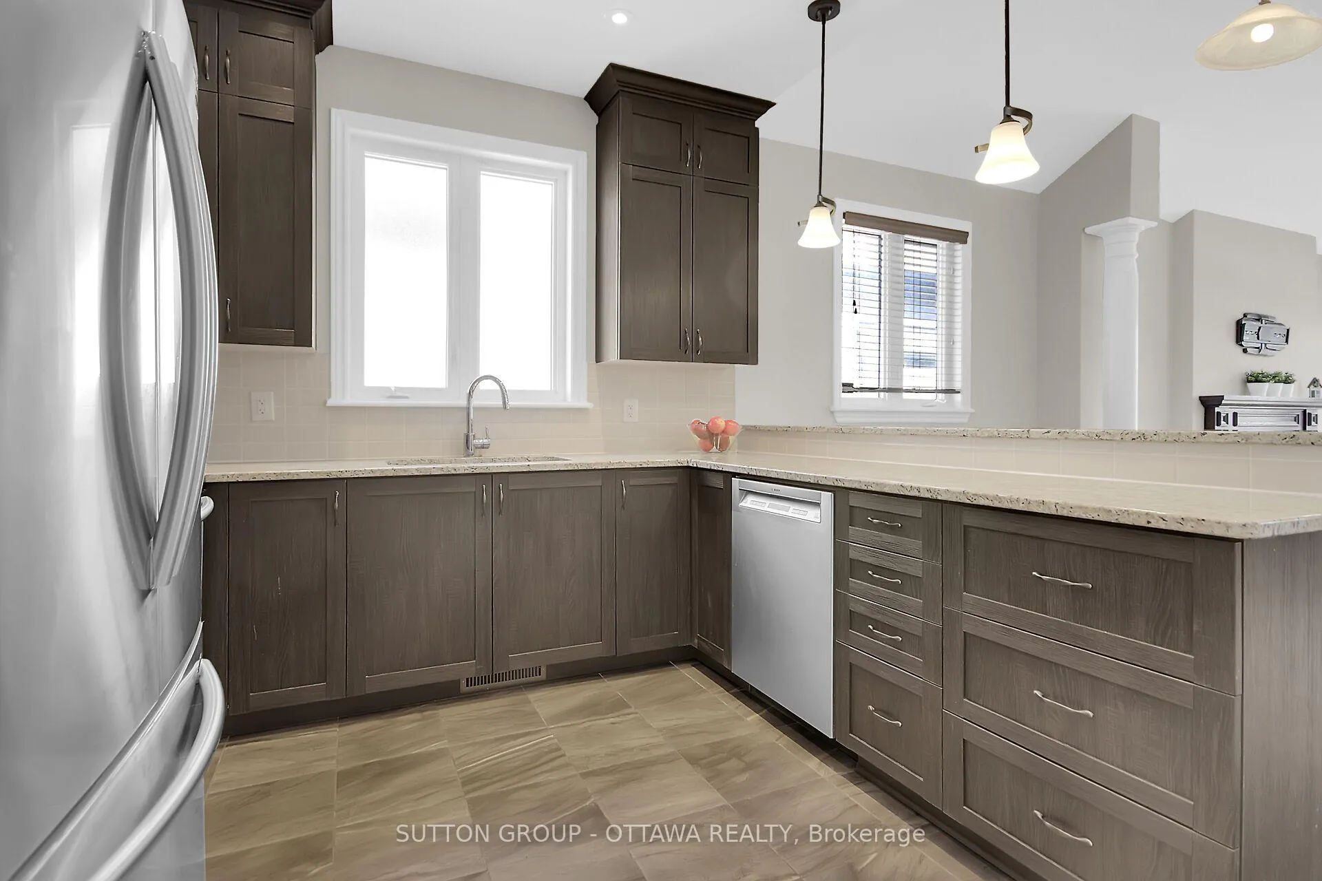 Photo 12 of 809 Carnelian Crescent, Ottawa, Riverside South/Gloucester Glen — HOMEH
