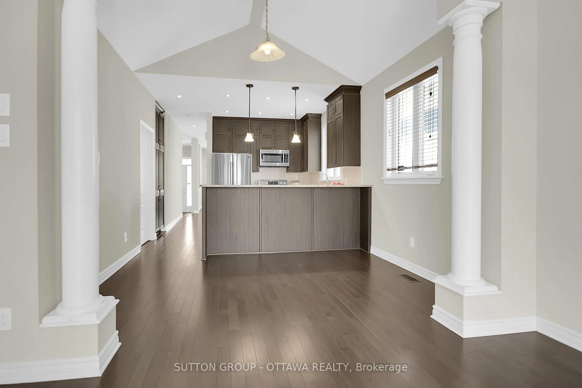 Photo 13 of 809 Carnelian Crescent, Ottawa, Riverside South/Gloucester Glen — HOMEH