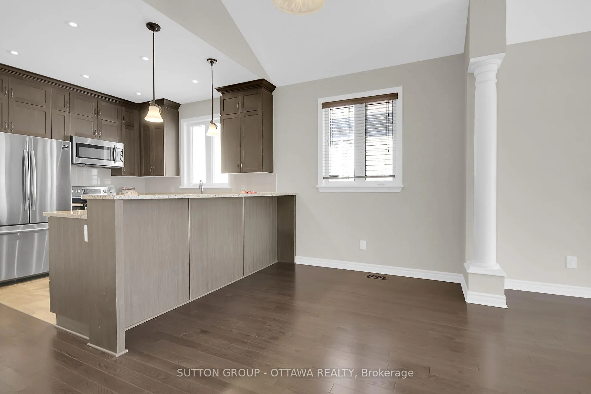 Photo 14 of 809 Carnelian Crescent, Ottawa, Riverside South/Gloucester Glen — HOMEH