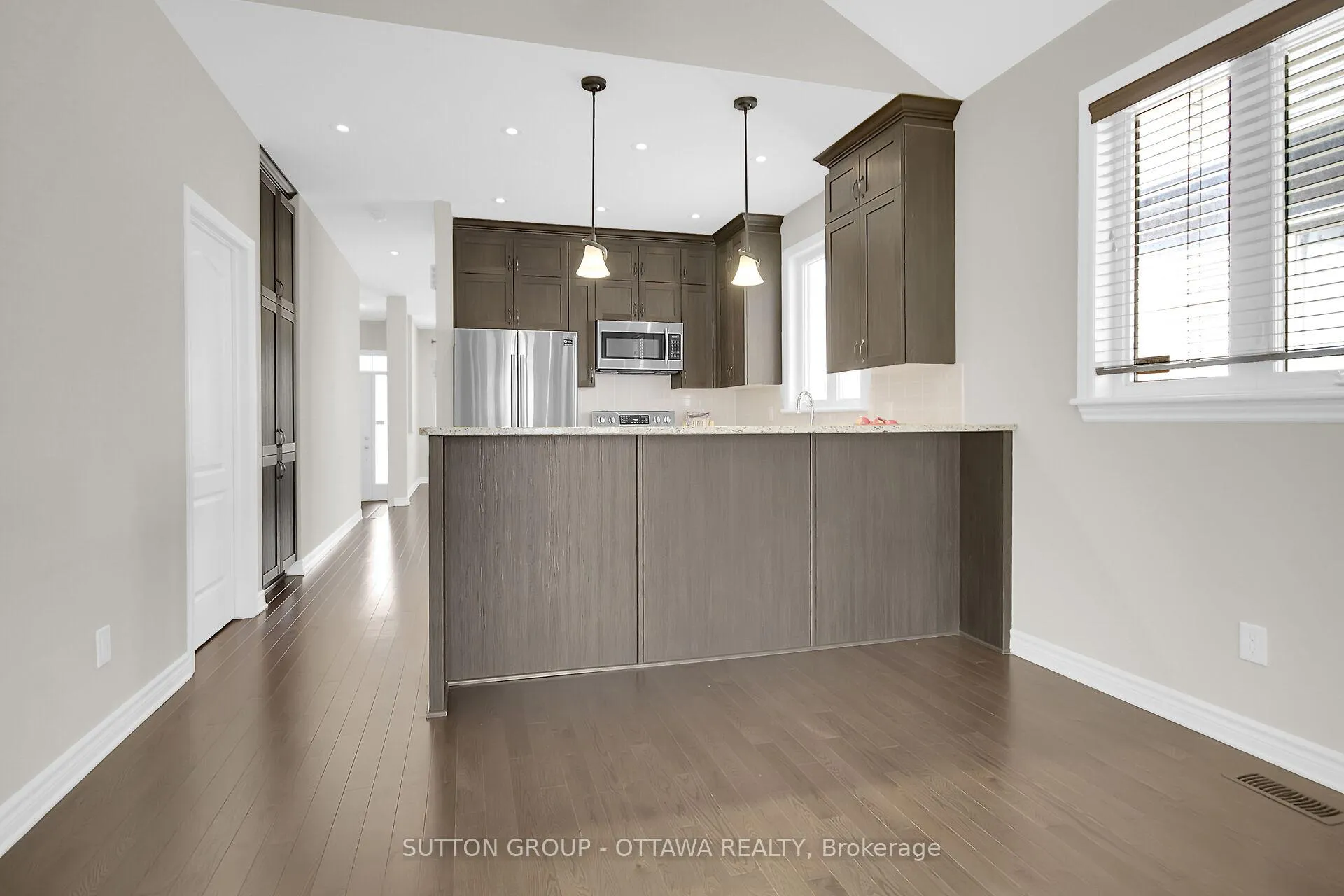 Photo 15 of 809 Carnelian Crescent, Ottawa, Riverside South/Gloucester Glen — HOMEH