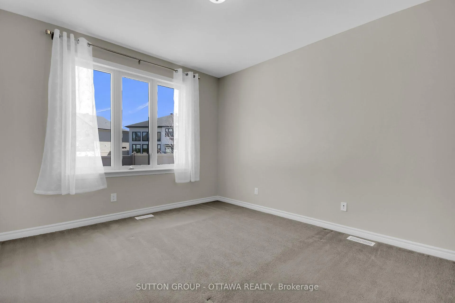 Photo 22 of 809 Carnelian Crescent, Ottawa, Riverside South/Gloucester Glen — HOMEH