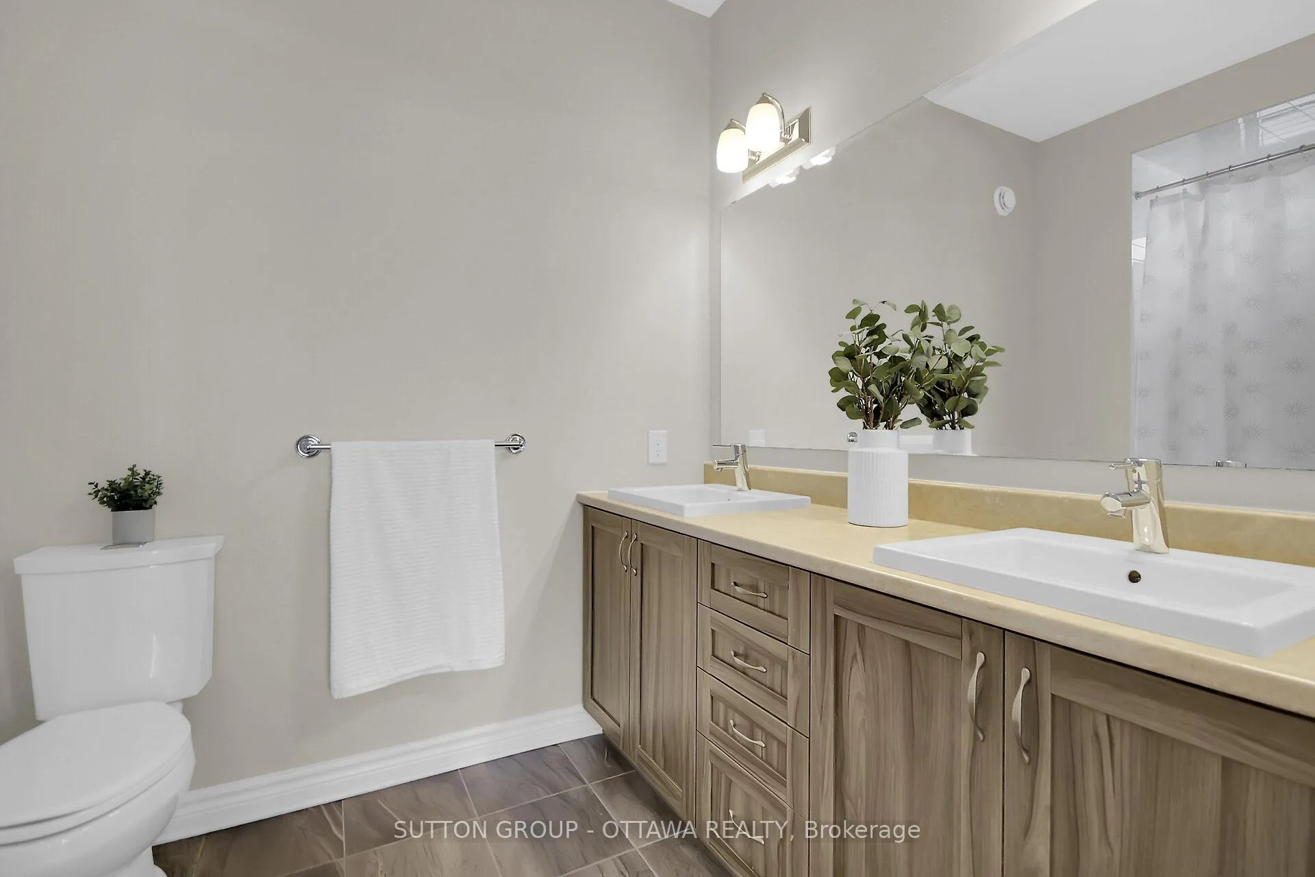 Photo 25 of 809 Carnelian Crescent, Ottawa, Riverside South/Gloucester Glen — HOMEH