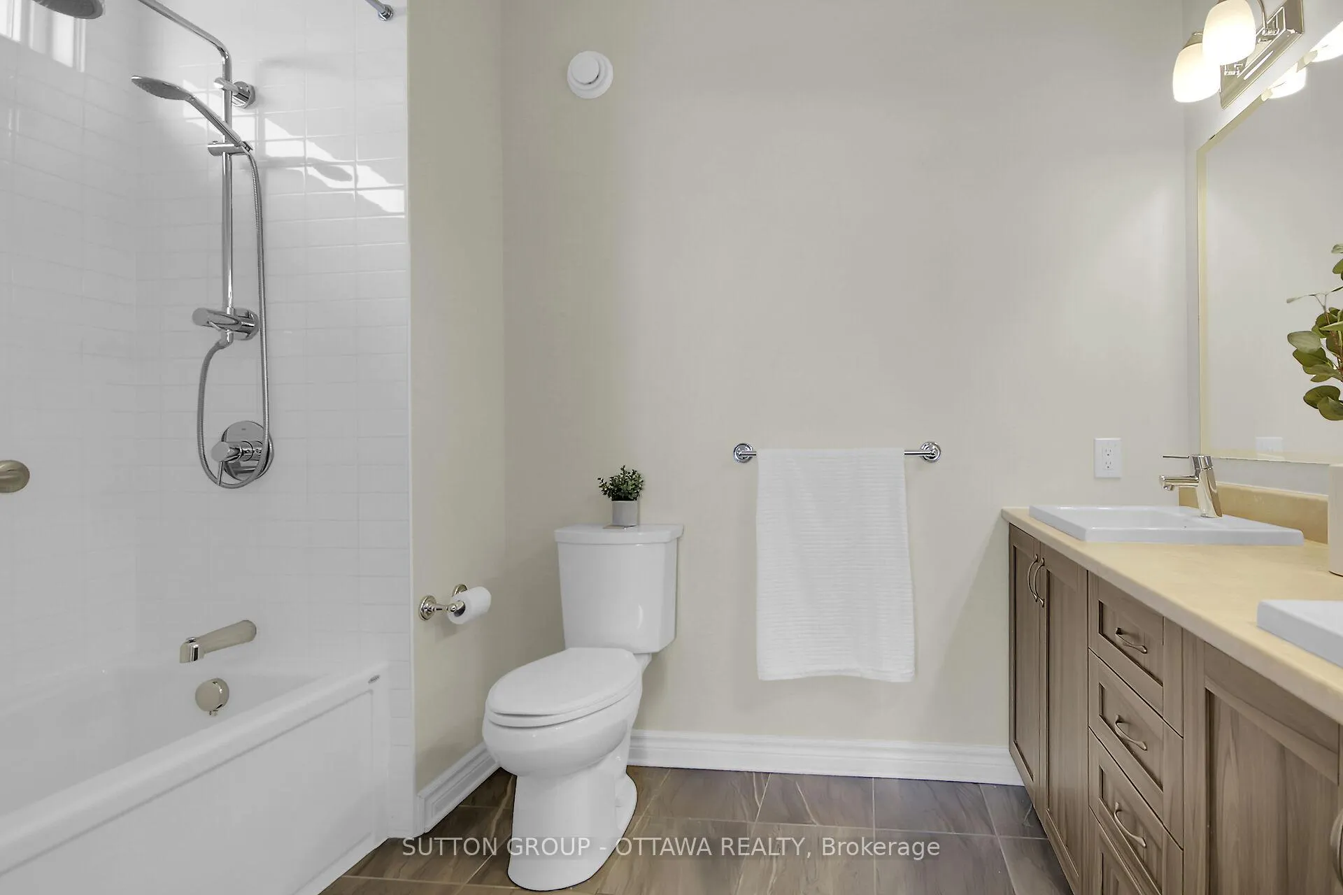 Photo 28 of 809 Carnelian Crescent, Ottawa, Riverside South/Gloucester Glen — HOMEH