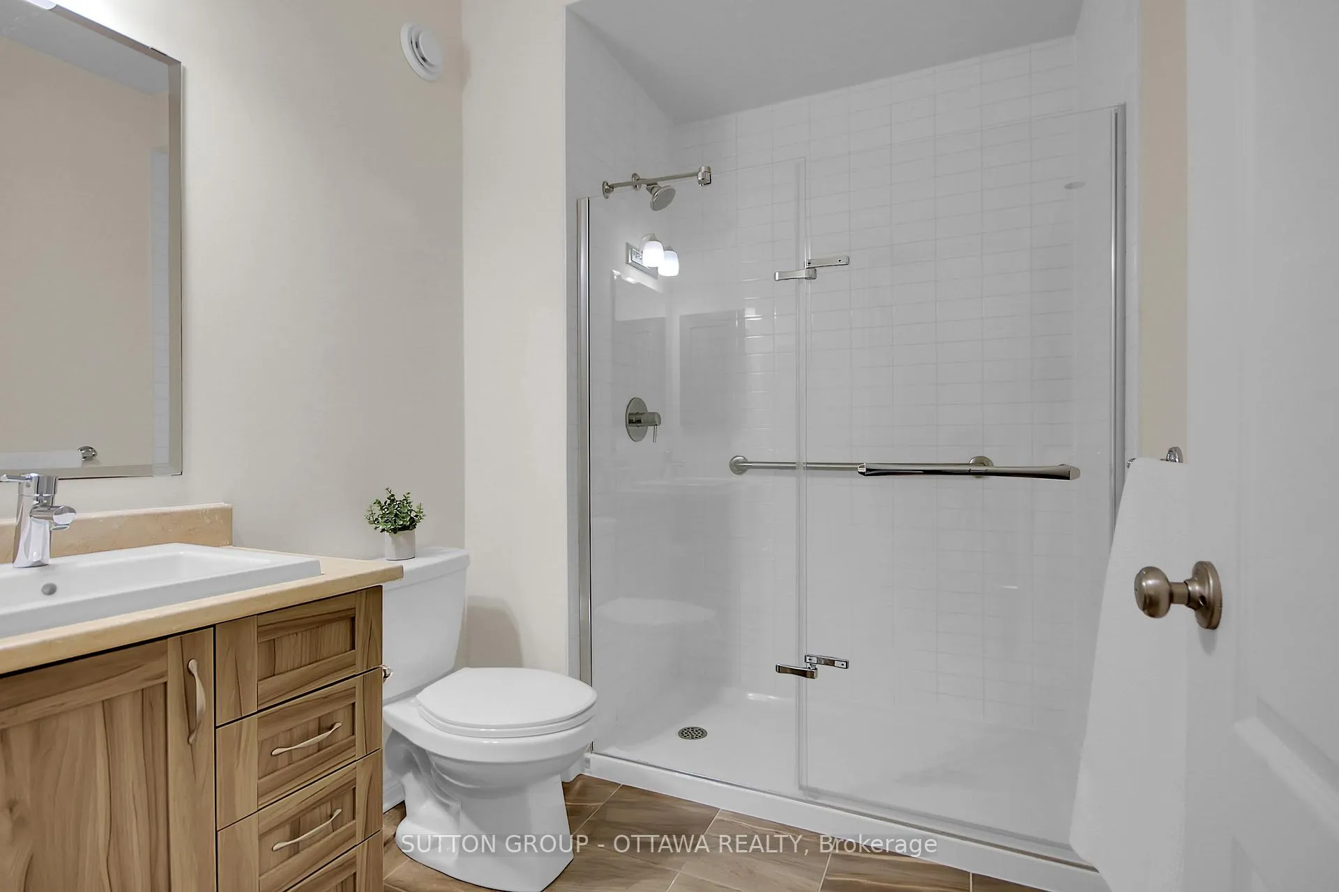 Photo 31 of 809 Carnelian Crescent, Ottawa, Riverside South/Gloucester Glen — HOMEH