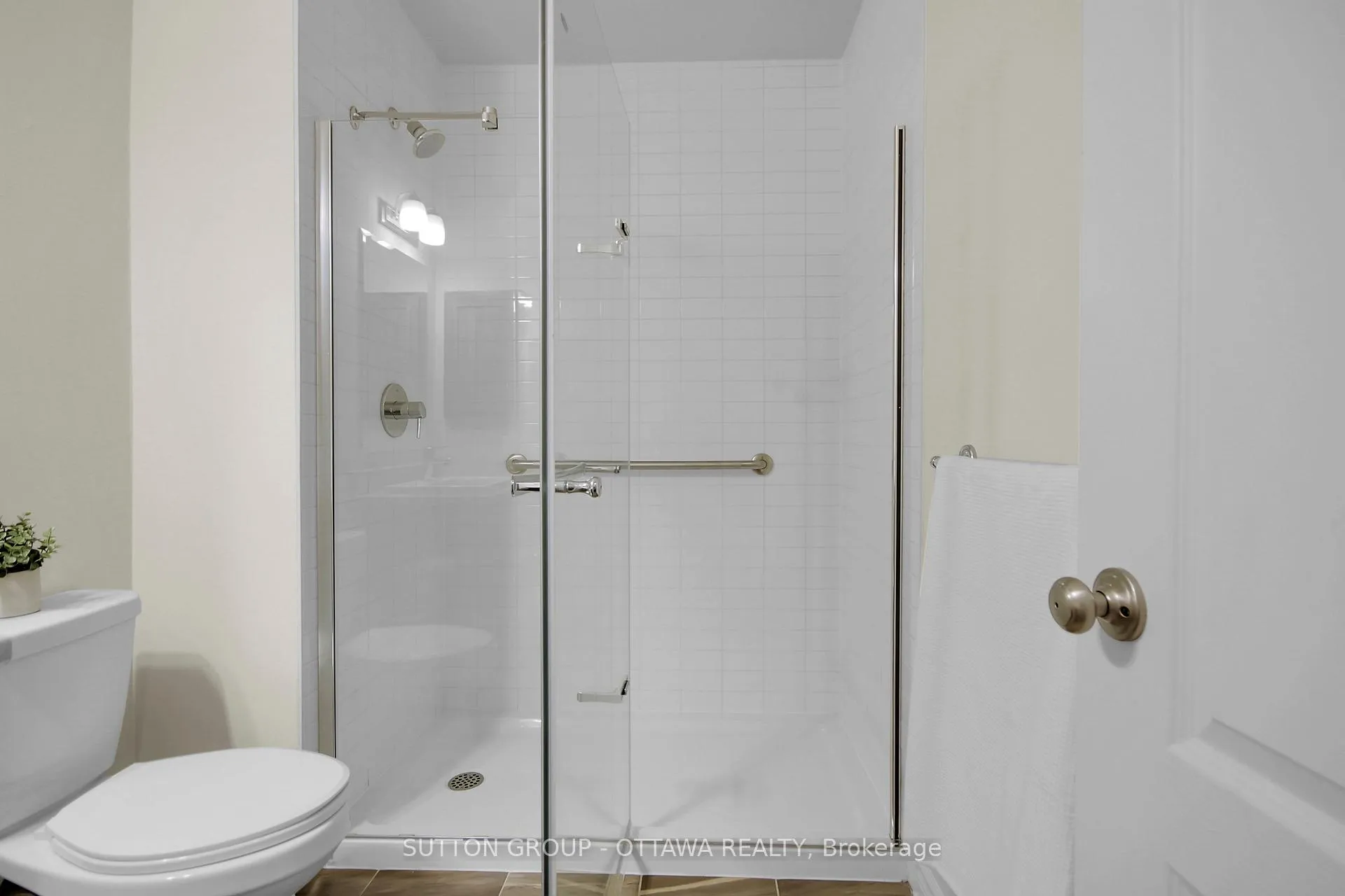 Photo 32 of 809 Carnelian Crescent, Ottawa, Riverside South/Gloucester Glen — HOMEH