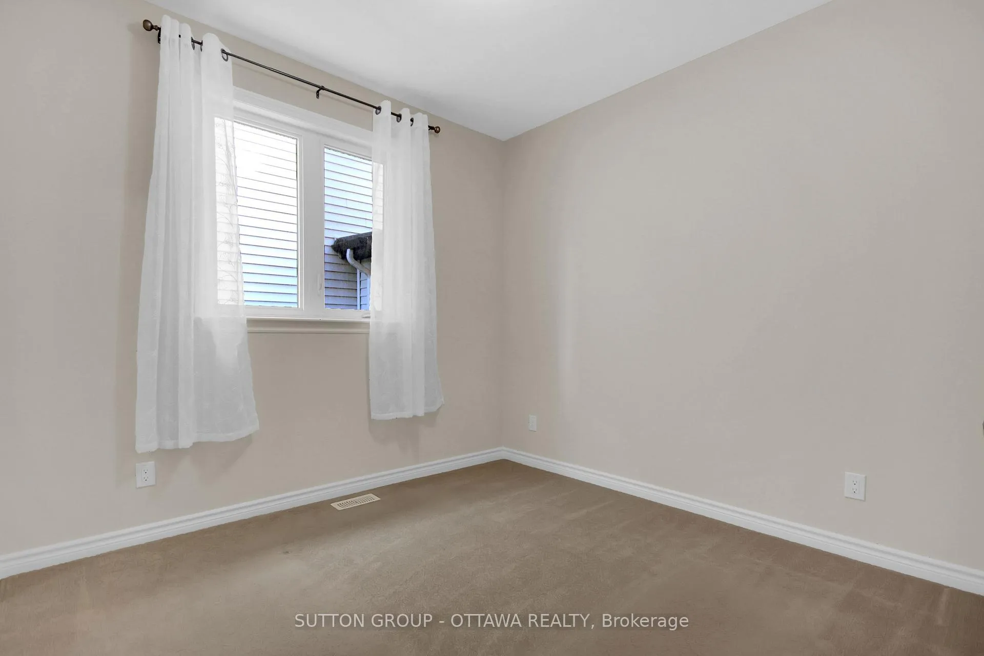 Photo 34 of 809 Carnelian Crescent, Ottawa, Riverside South/Gloucester Glen — HOMEH