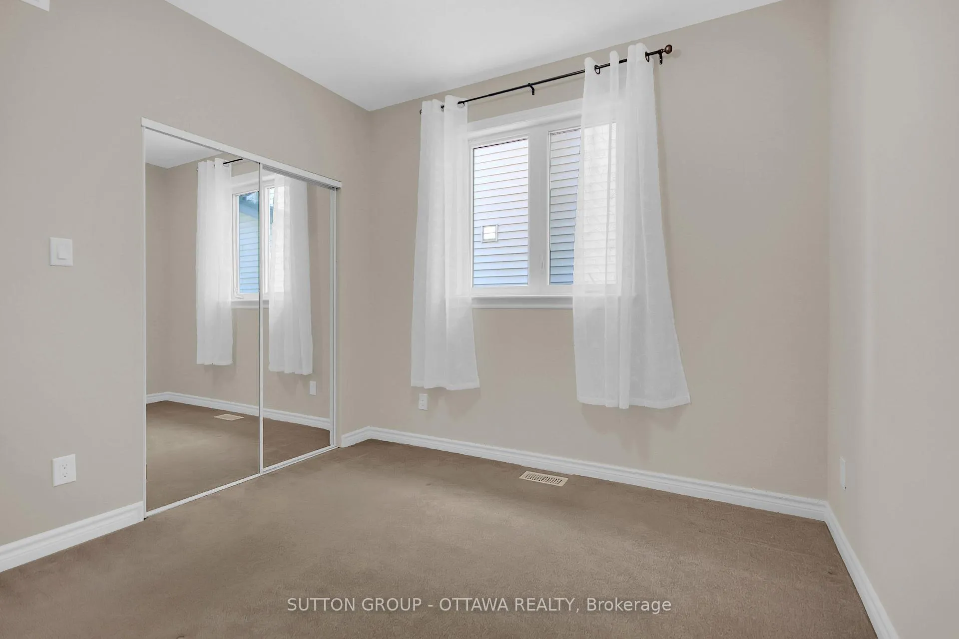 Photo 35 of 809 Carnelian Crescent, Ottawa, Riverside South/Gloucester Glen — HOMEH