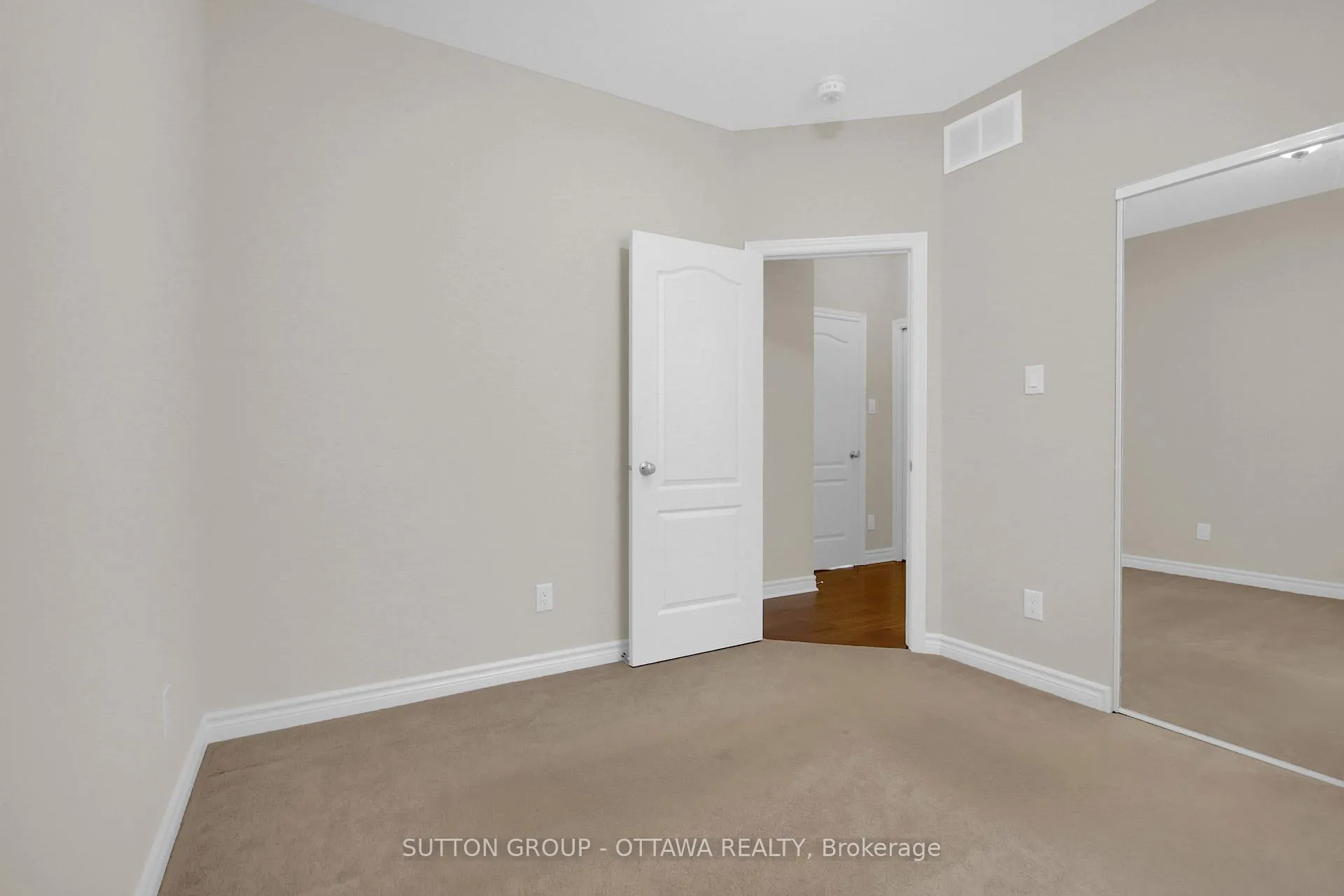 Photo 36 of 809 Carnelian Crescent, Ottawa, Riverside South/Gloucester Glen — HOMEH