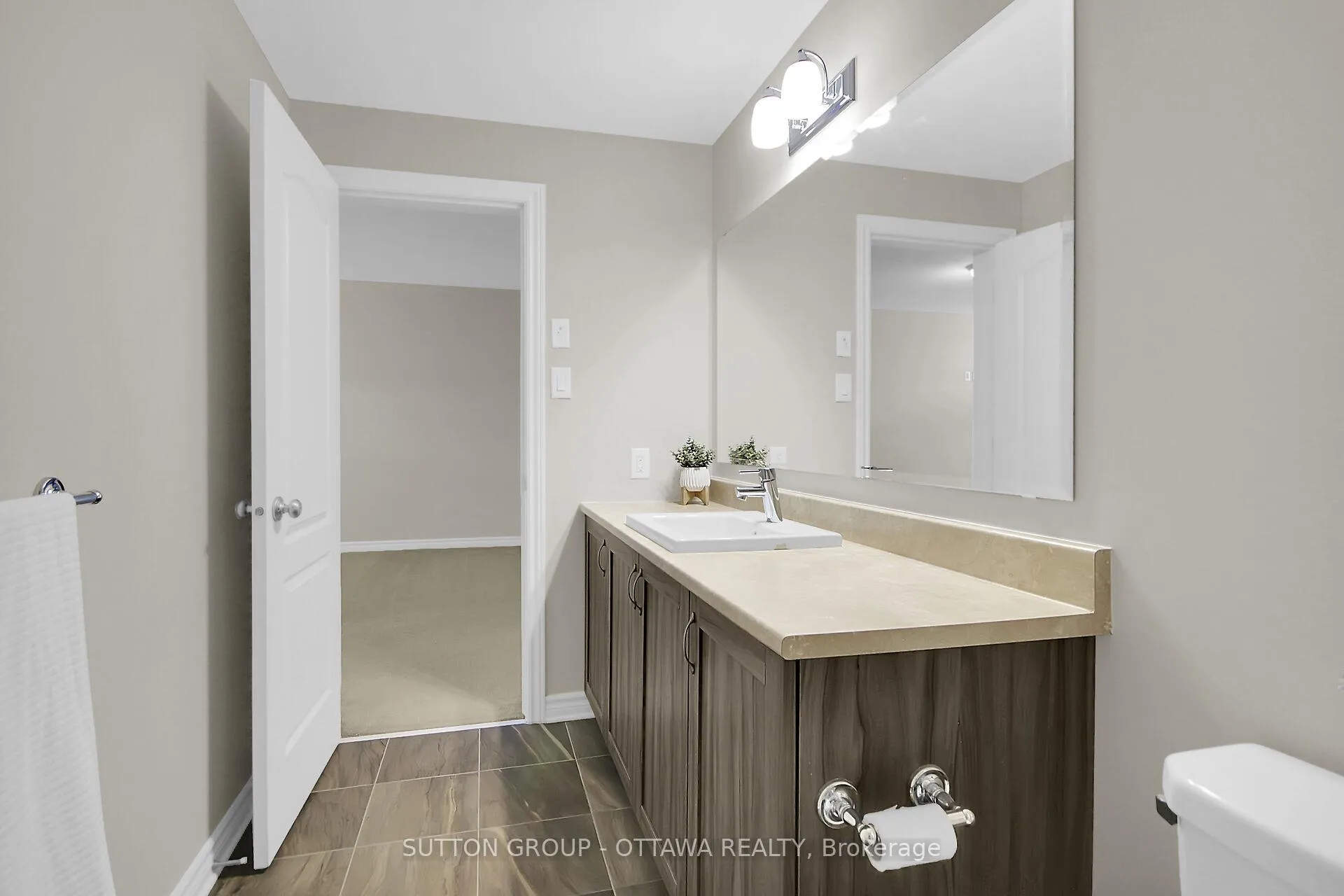 Photo 43 of 809 Carnelian Crescent, Ottawa, Riverside South/Gloucester Glen — HOMEH