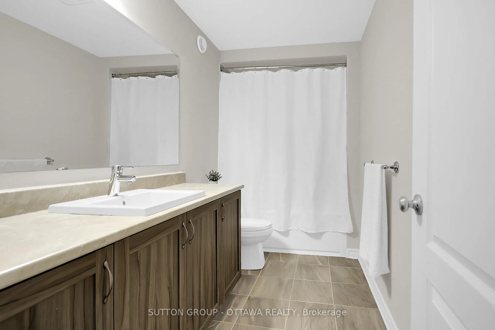 Photo 44 of 809 Carnelian Crescent, Ottawa, Riverside South/Gloucester Glen — HOMEH