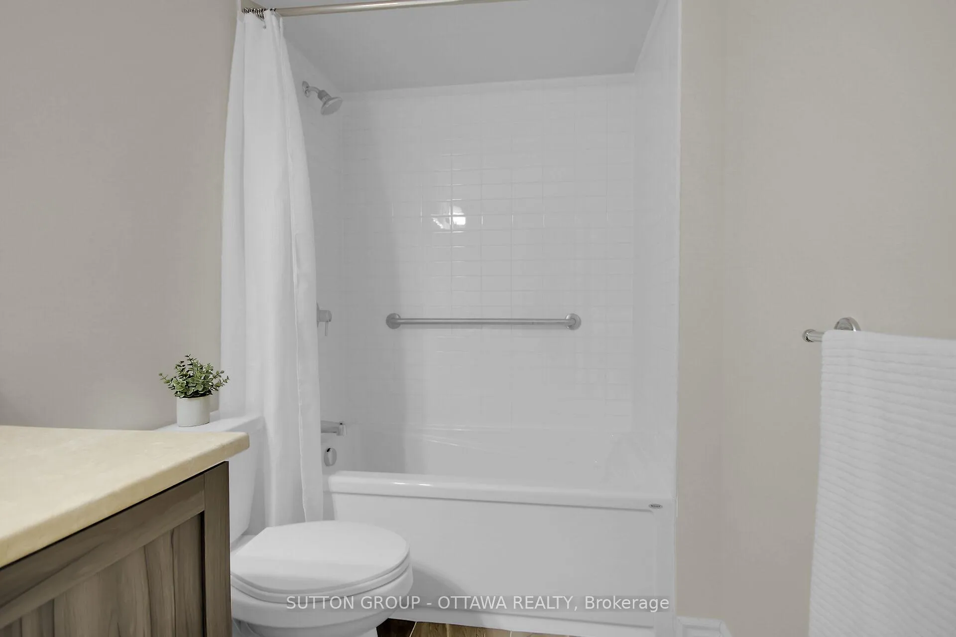 Photo 45 of 809 Carnelian Crescent, Ottawa, Riverside South/Gloucester Glen — HOMEH