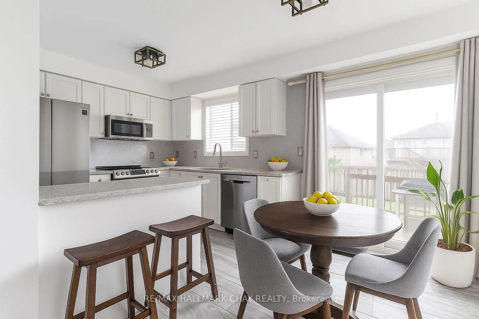 Photo 6 of 135 Trevino Circle, Barrie, East Bayfield — HOMEH
