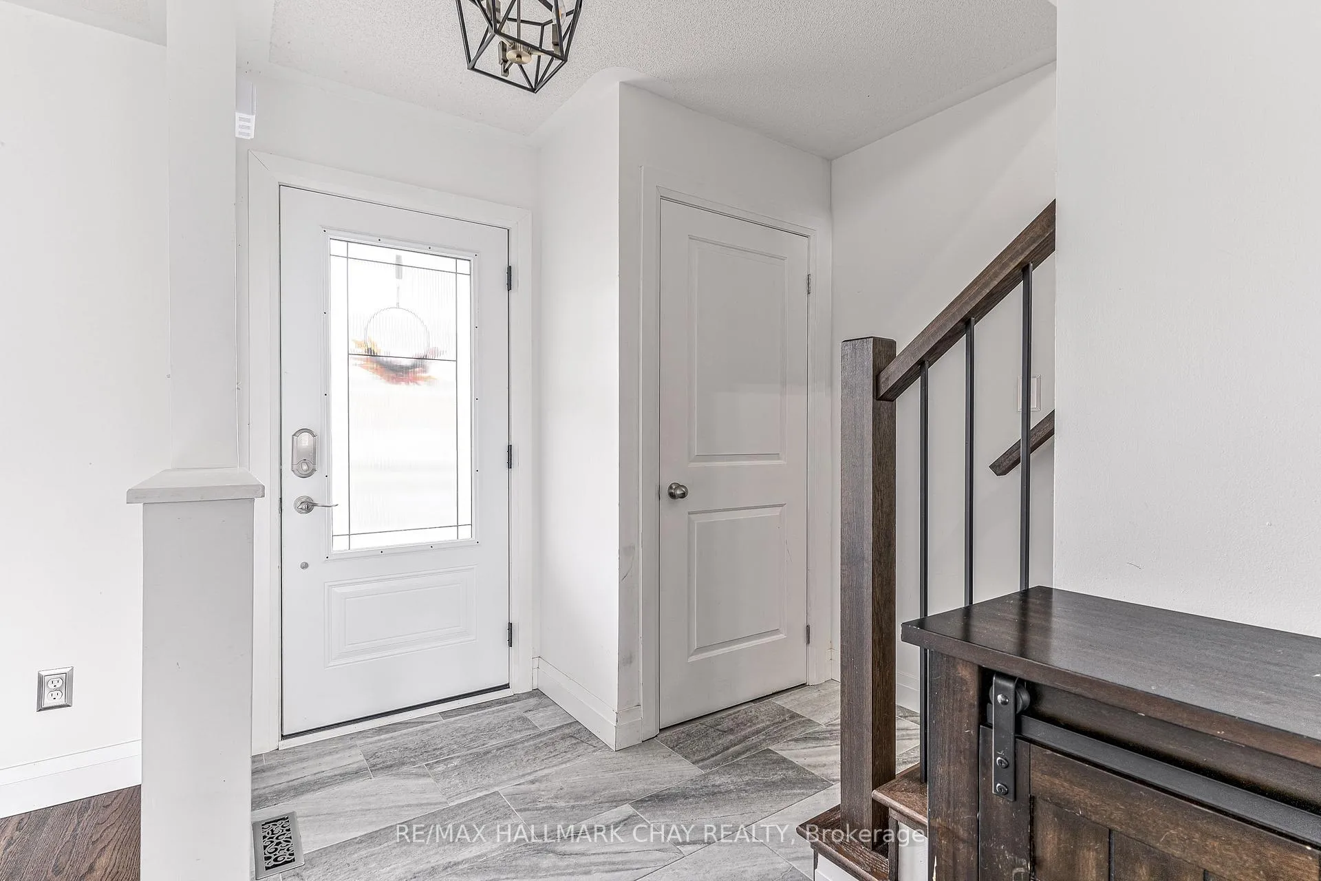 Photo 7 of 135 Trevino Circle, Barrie, East Bayfield — HOMEH