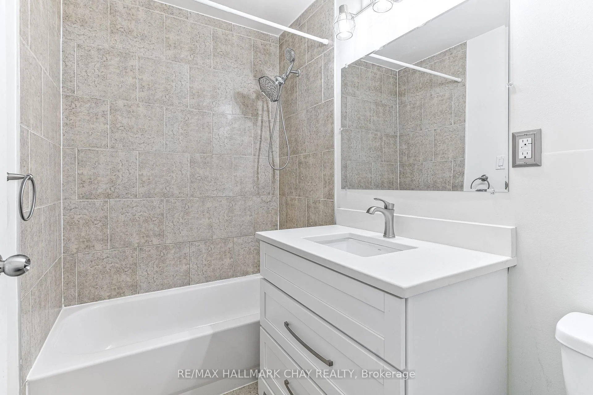 Photo 19 of 135 Trevino Circle, Barrie, East Bayfield — HOMEH