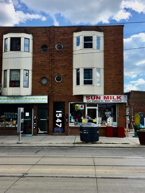 Front of Unit Apt B, 1547 Dundas Street
