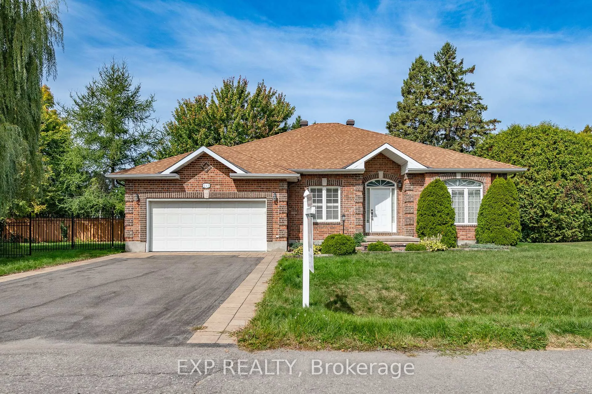 Photo 2 of 243 Marilyn Avenue, Ottawa, Mooneys Bay/Revelstoke — HOMEH